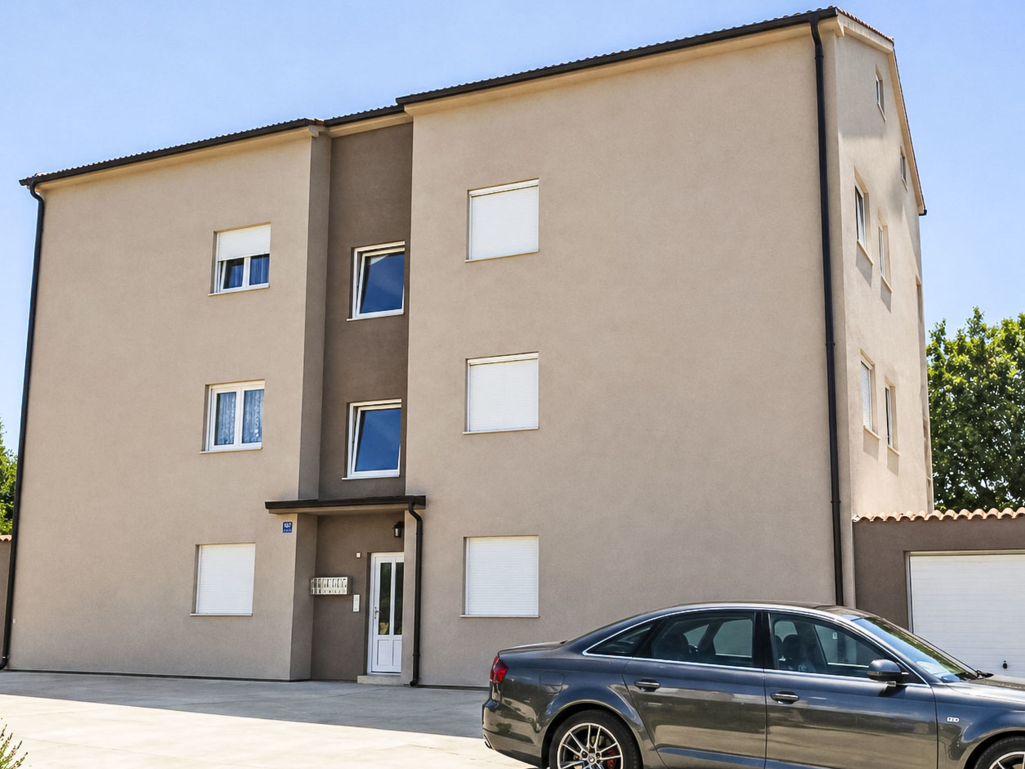 Photo of in Medulin mit Privatparkplatz