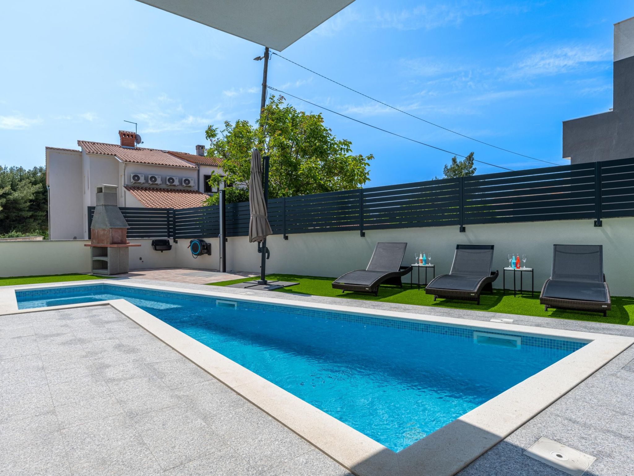 Apartment Rose mit privatem Pool-Drinnen