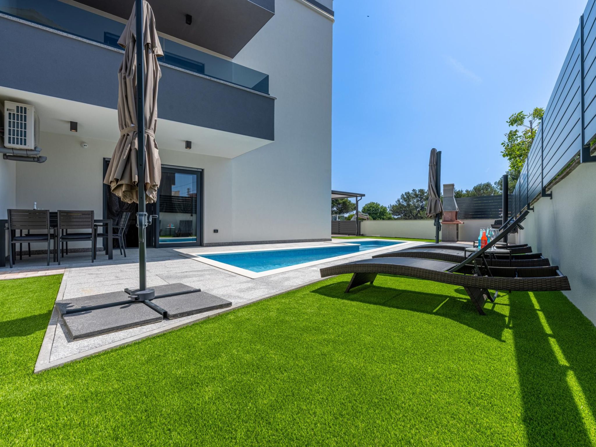 Apartment Rose mit privatem Pool-Drinnen