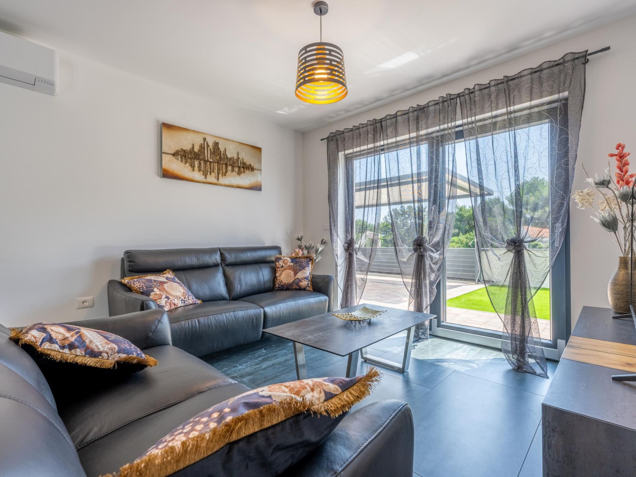 Apartment Rose mit privatem Pool-Drinnen