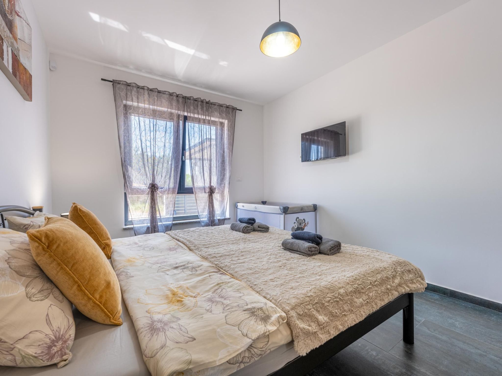 Apartment Rose mit privatem Pool-Drinnen