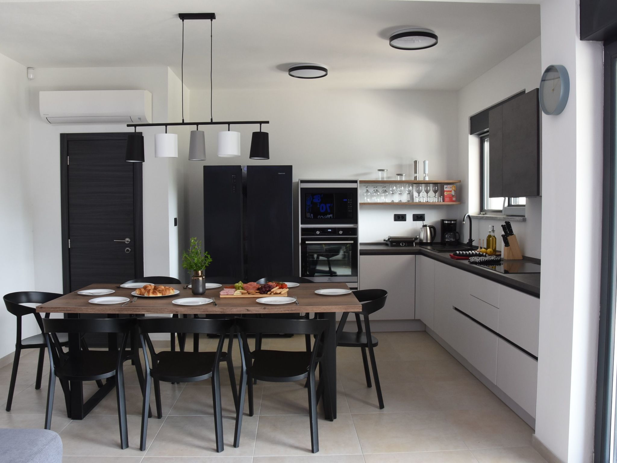 Ferienvilla "Luxury Villa Tara" mit beheiztem Pool-Drinnen