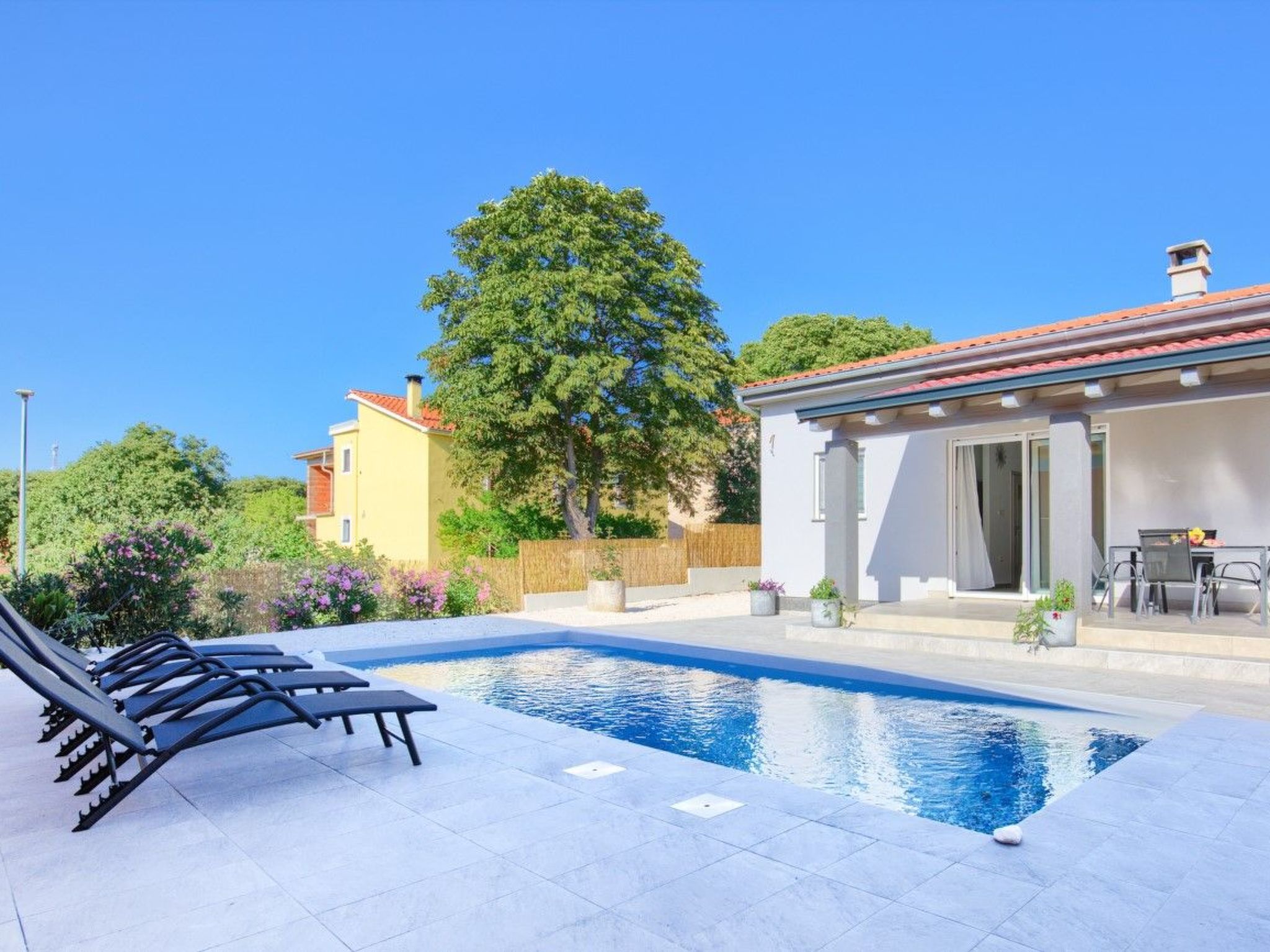 Villa Emily - Image-tags.info