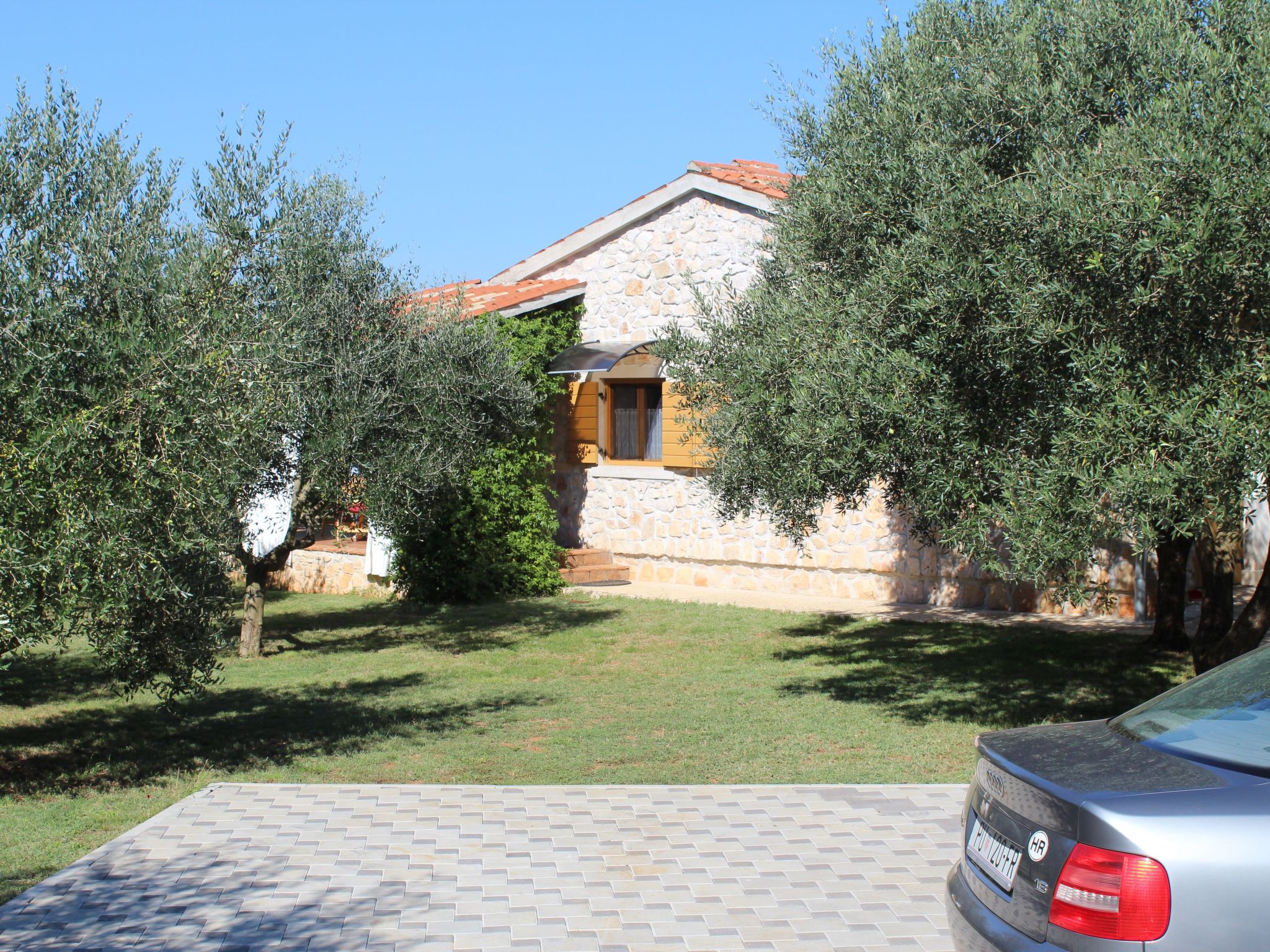 Mit schönem Garten und Sonnenterrasse-Binnen