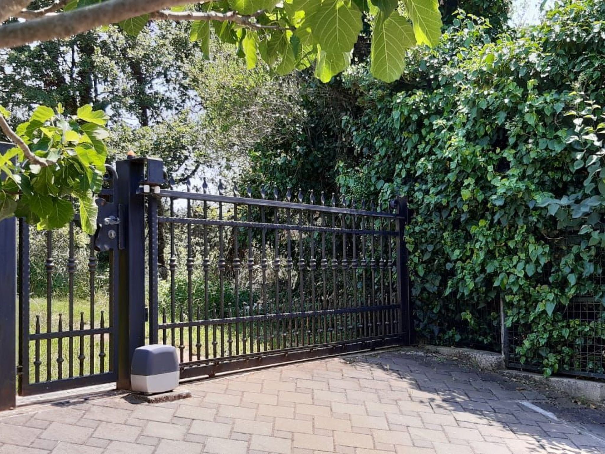 Mit schönem Garten und Sonnenterrasse-Binnen