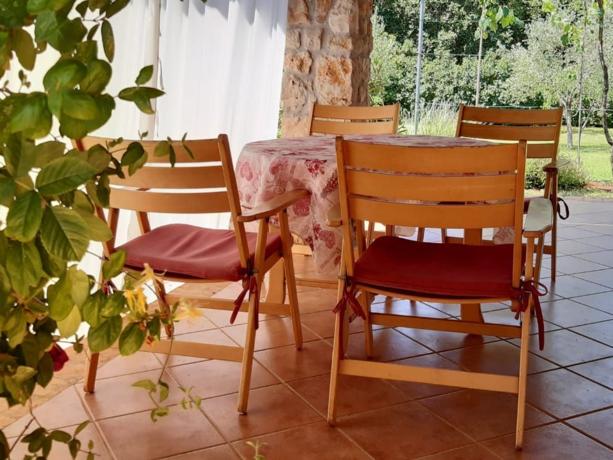 Mit schönem Garten und Sonnenterrasse-Binnen