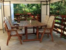 mit Terrasse