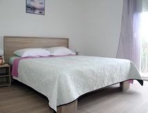 Wohnung im ersten Stock mit Blick aufs Wasser