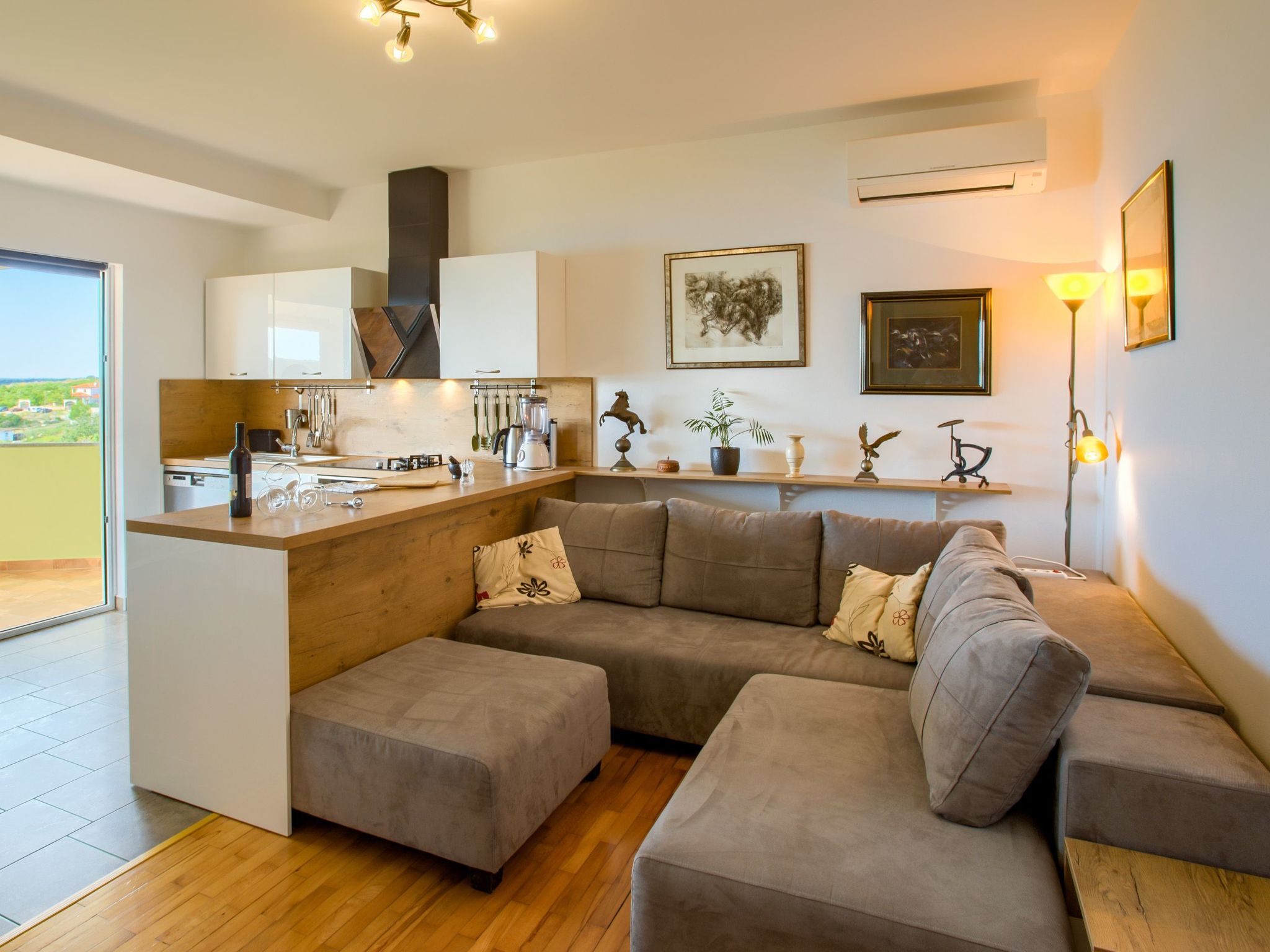 Schöne Wohnung in Medulin mit Möbliertem Balkon-Binnen