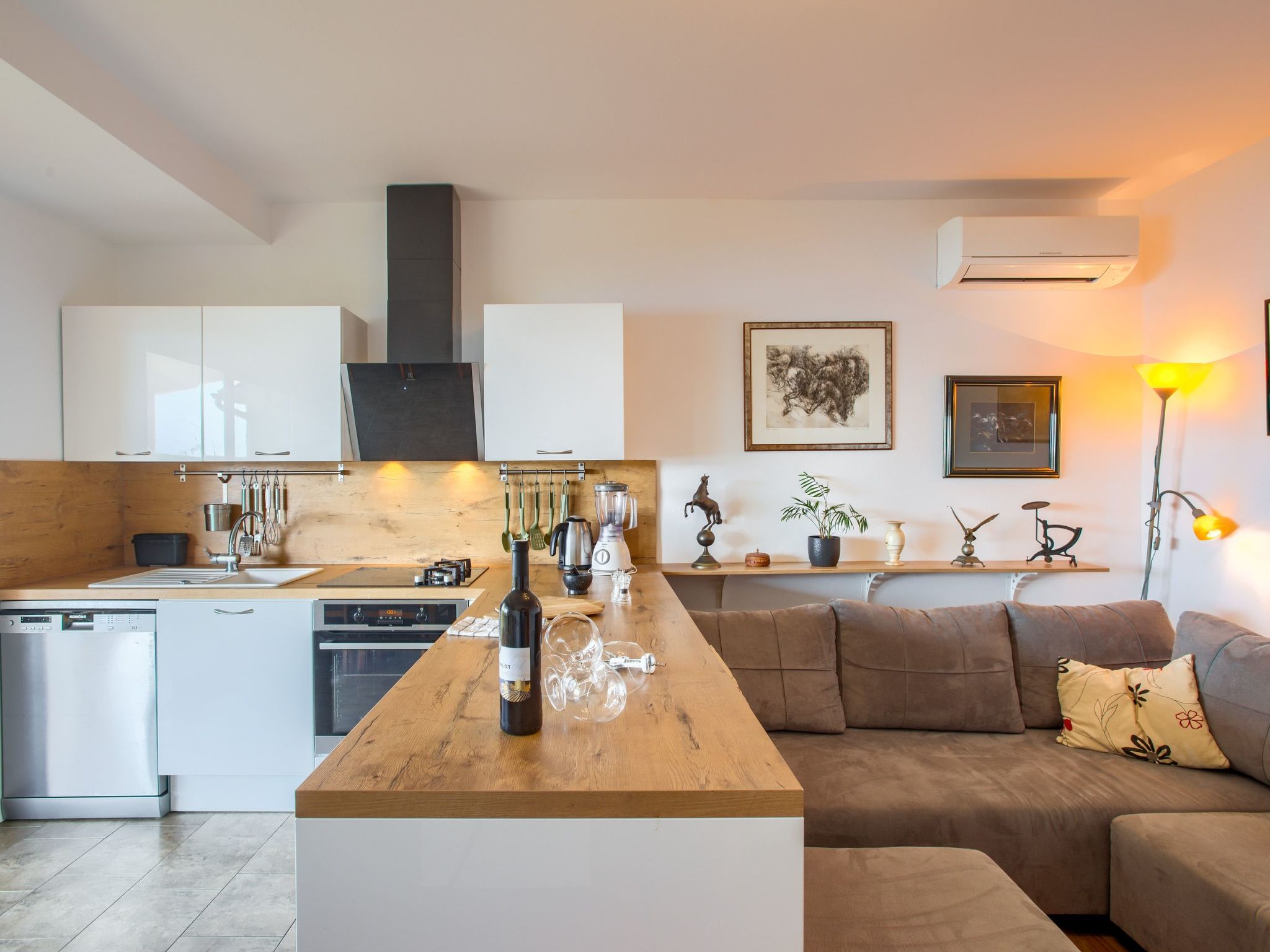 Schöne Wohnung in Medulin mit Möbliertem Balkon-Binnen