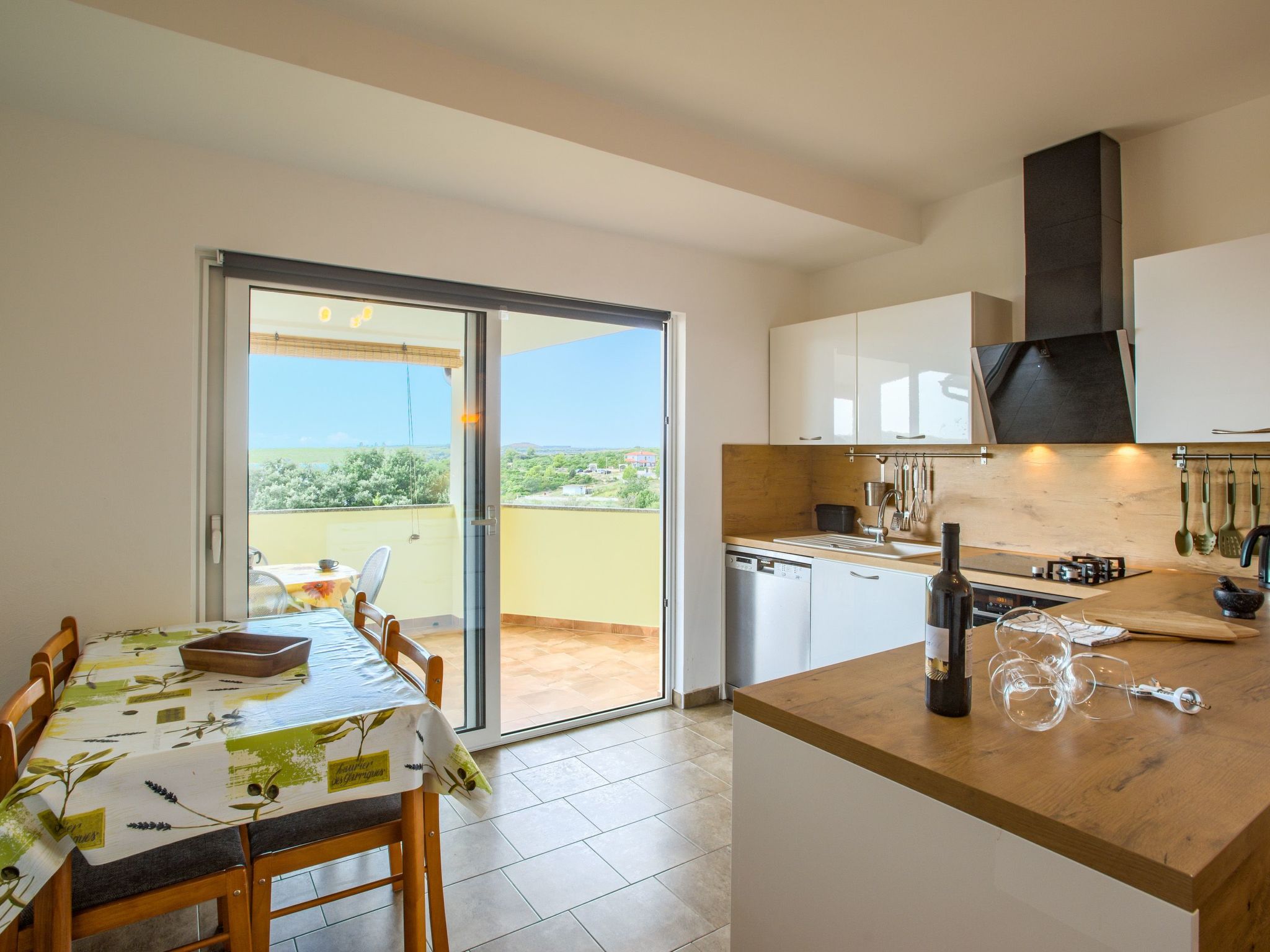 Schöne Wohnung in Medulin mit Möbliertem Balkon-Binnen