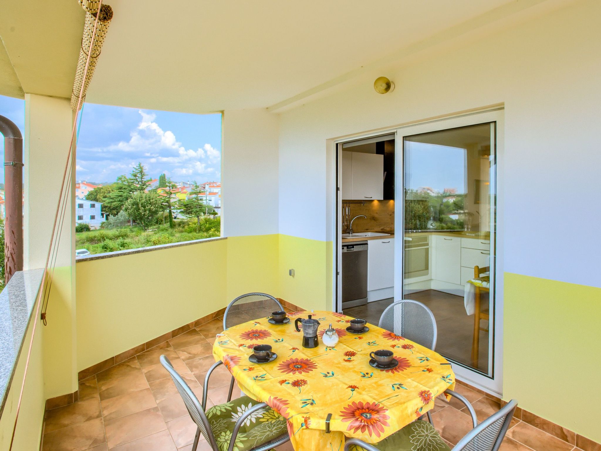 Schöne Wohnung in Medulin mit Möbliertem Balkon-Binnen