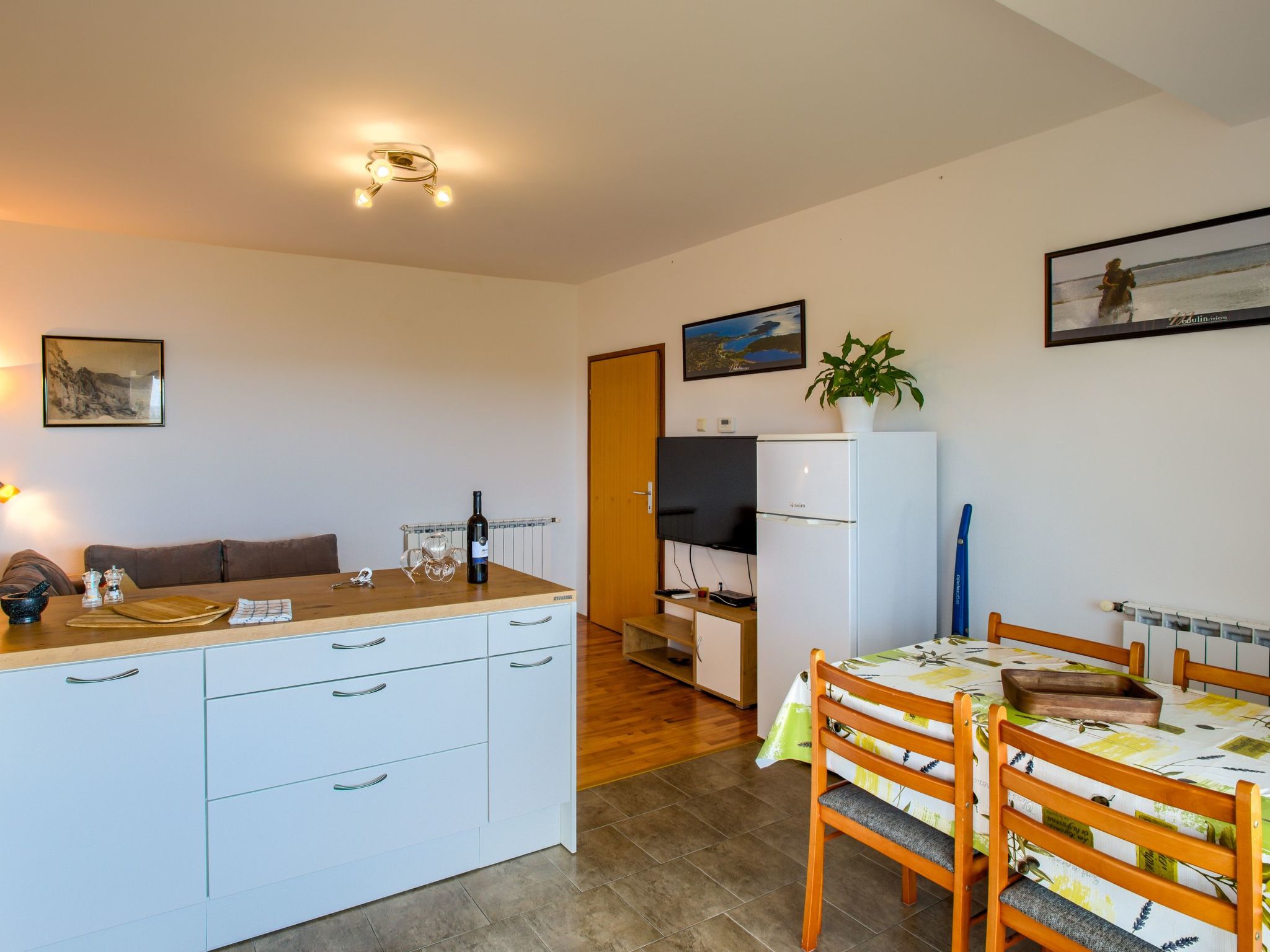 Schöne Wohnung in Medulin mit Möbliertem Balkon-Binnen