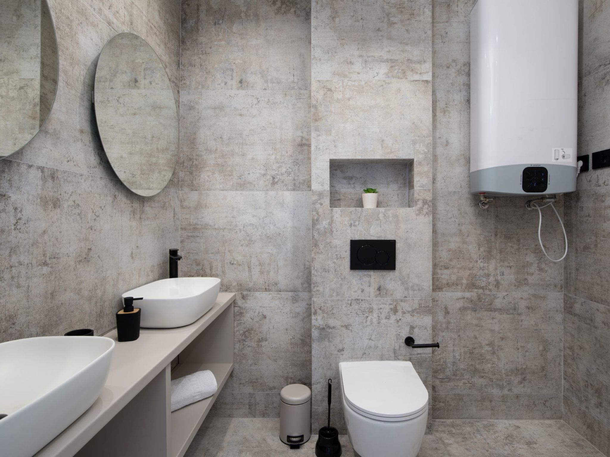 Photo of "Amore Bijeca - B6"