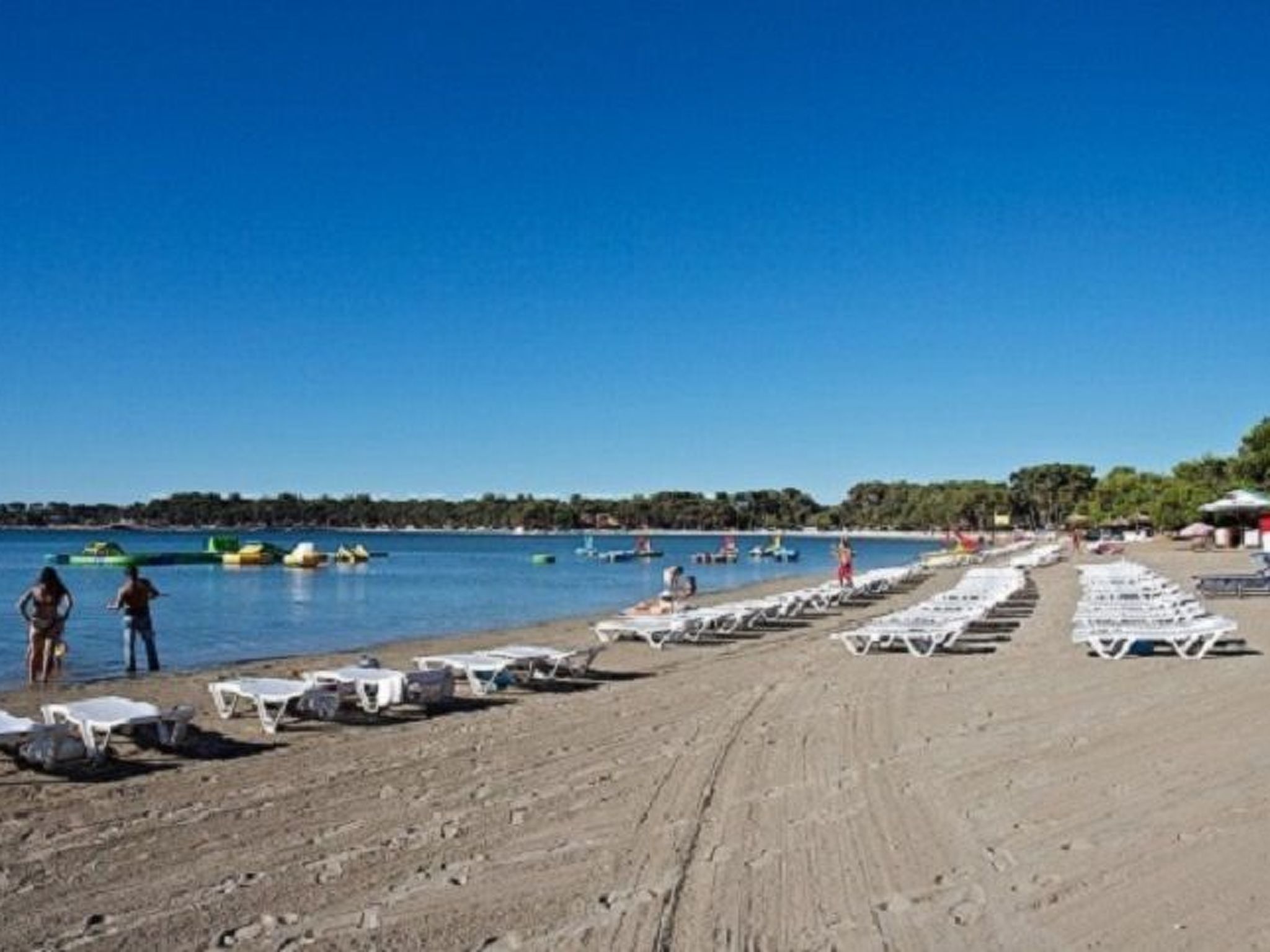 In Medulin mit Privatparkplatz-Dehors