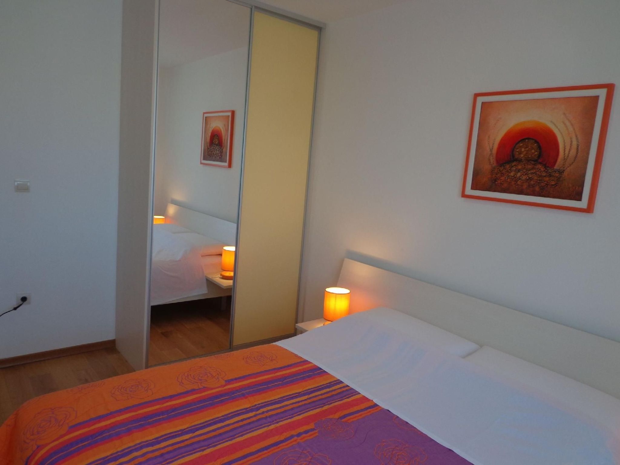 Mit Blick auf das Wasser-Inside