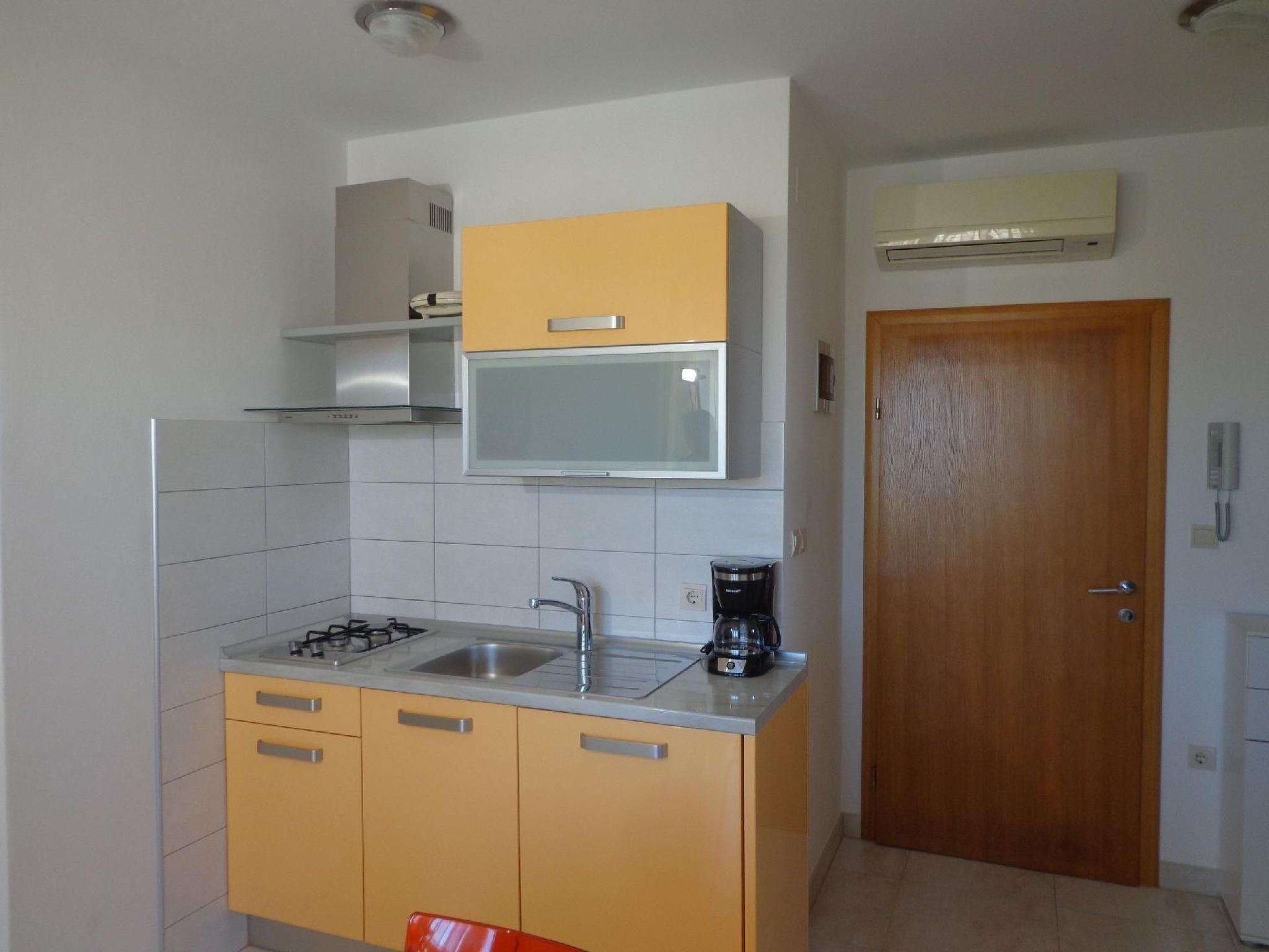 Mit Blick auf das Wasser-Inside