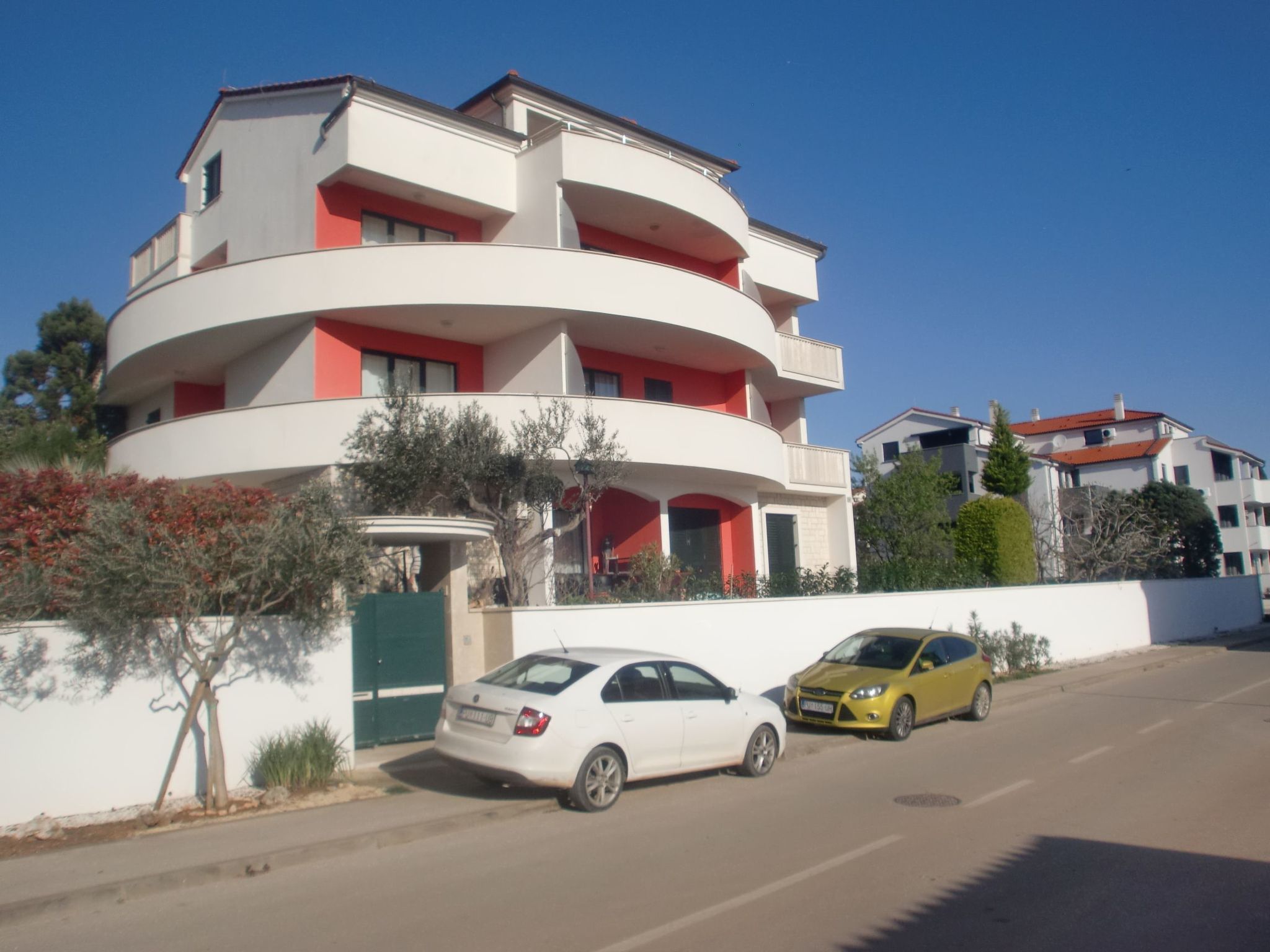 Mit Blick auf das Wasser-Draußen