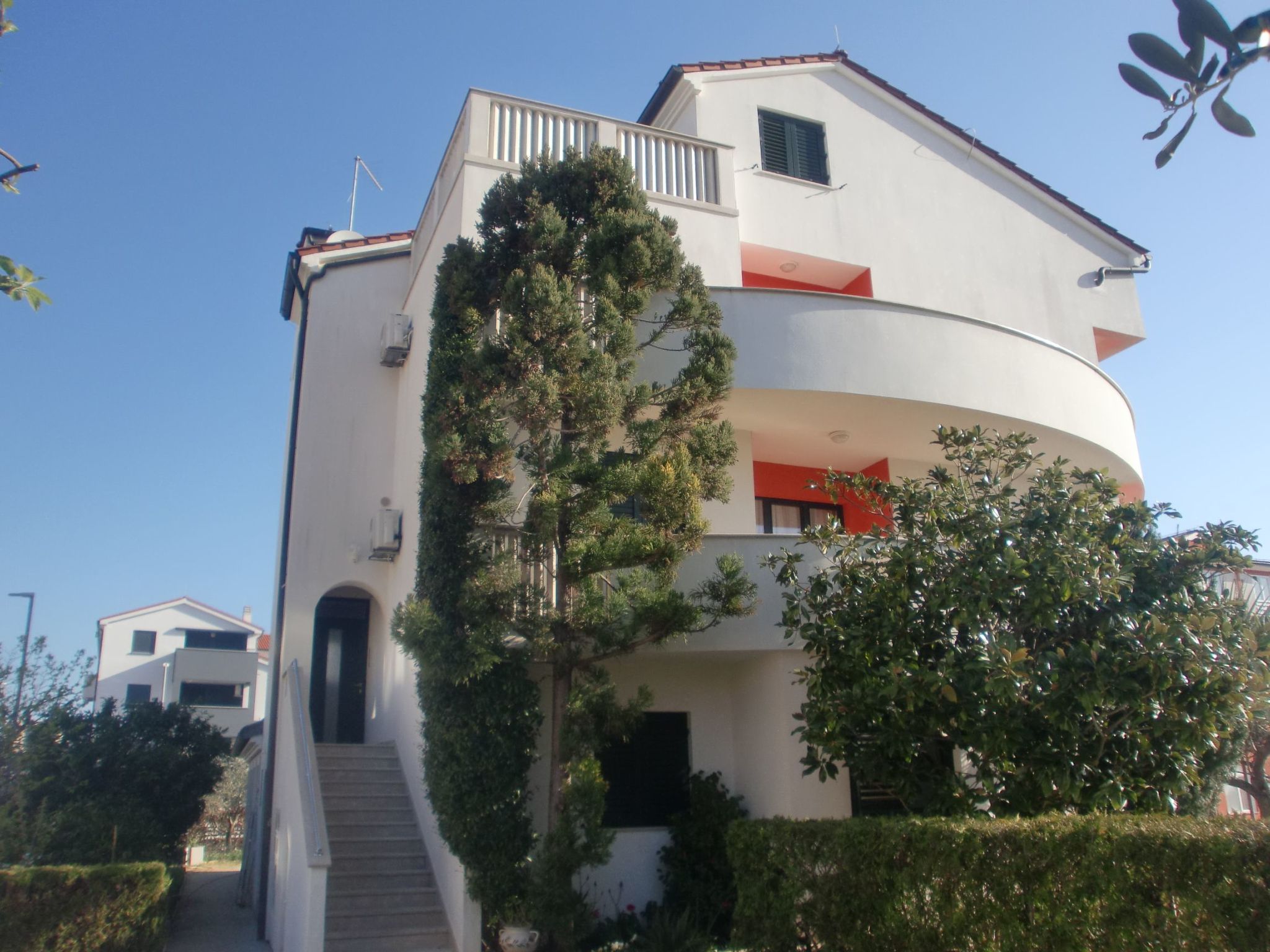 Mit Blick auf das Wasser-Draußen