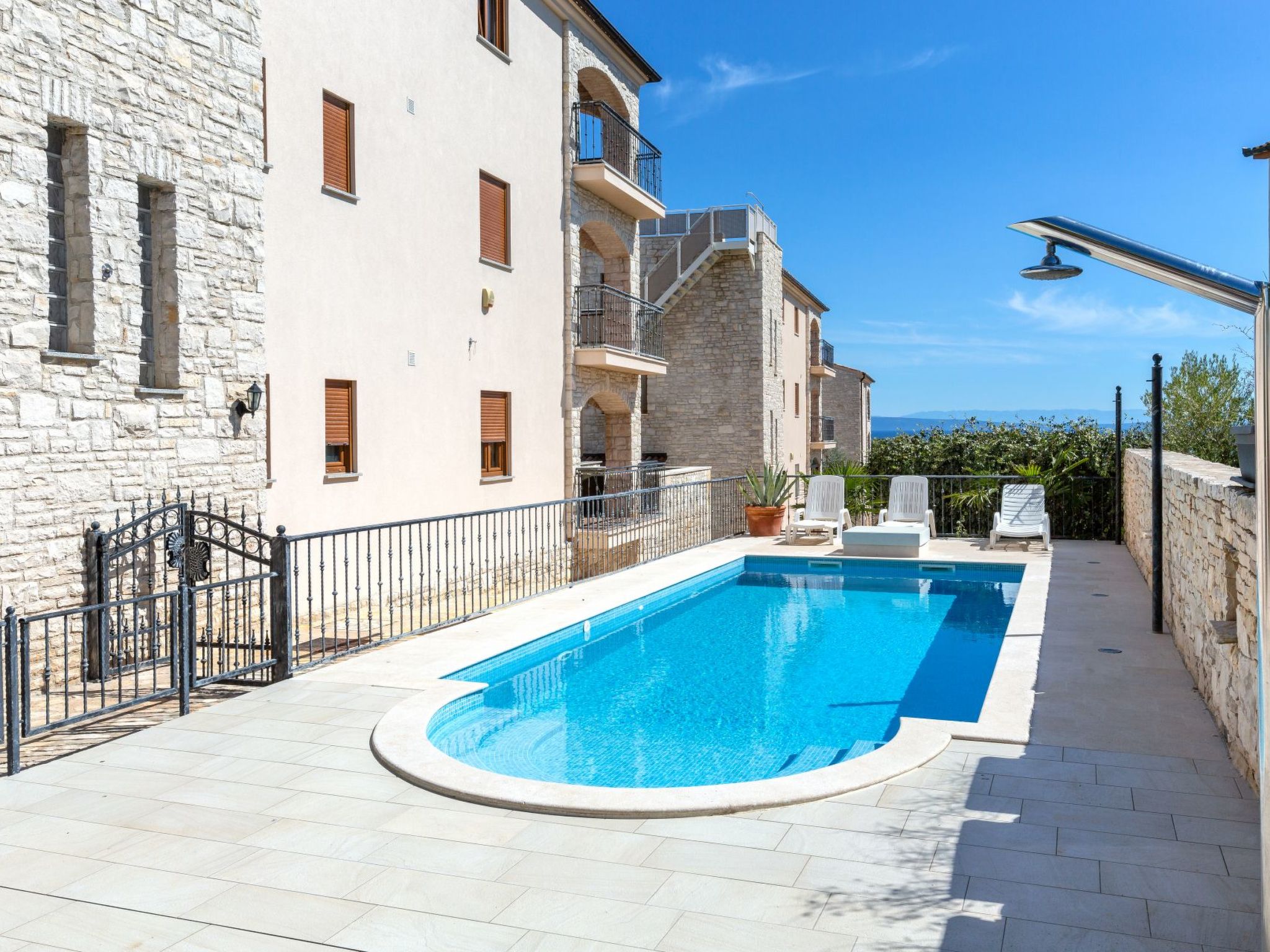 Liznjan accommodation villas for rent in Liznjan apartments to rent in Liznjan holiday homes to rent in Liznjan