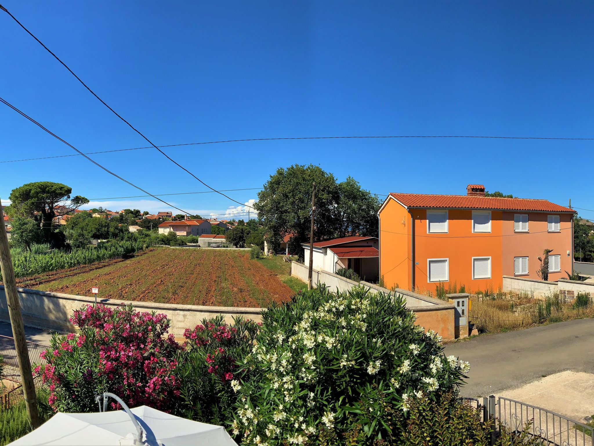 Photo of Wunderschöne Ferienwohnung in Ližnjan mit Garten, Grill und Terrasse