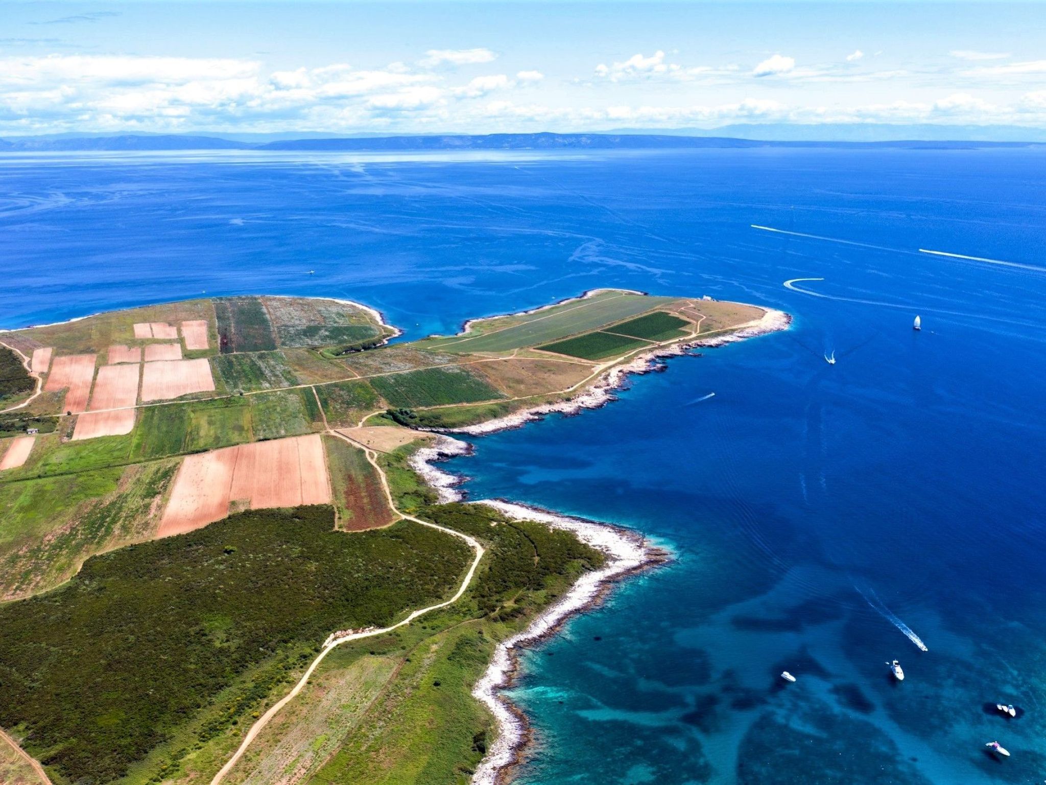 Photo of Wunderschöne Ferienwohnung in Ližnjan mit Garten, Grill und Terrasse