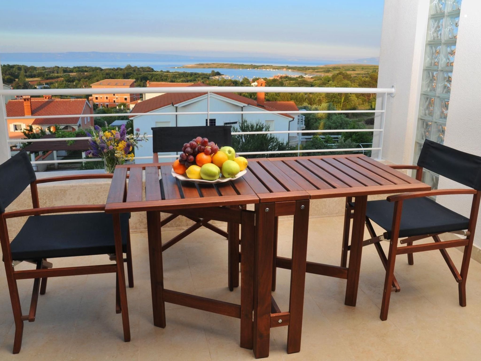 Photo of in Ližnjan mit wunderschönem Blick