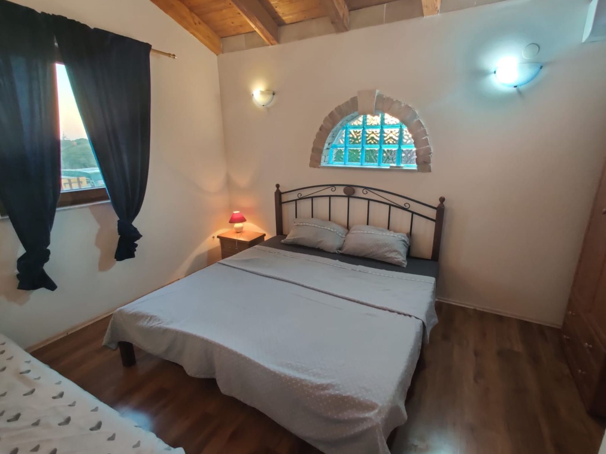 Photo of Steinhaus mit Pool im Natur