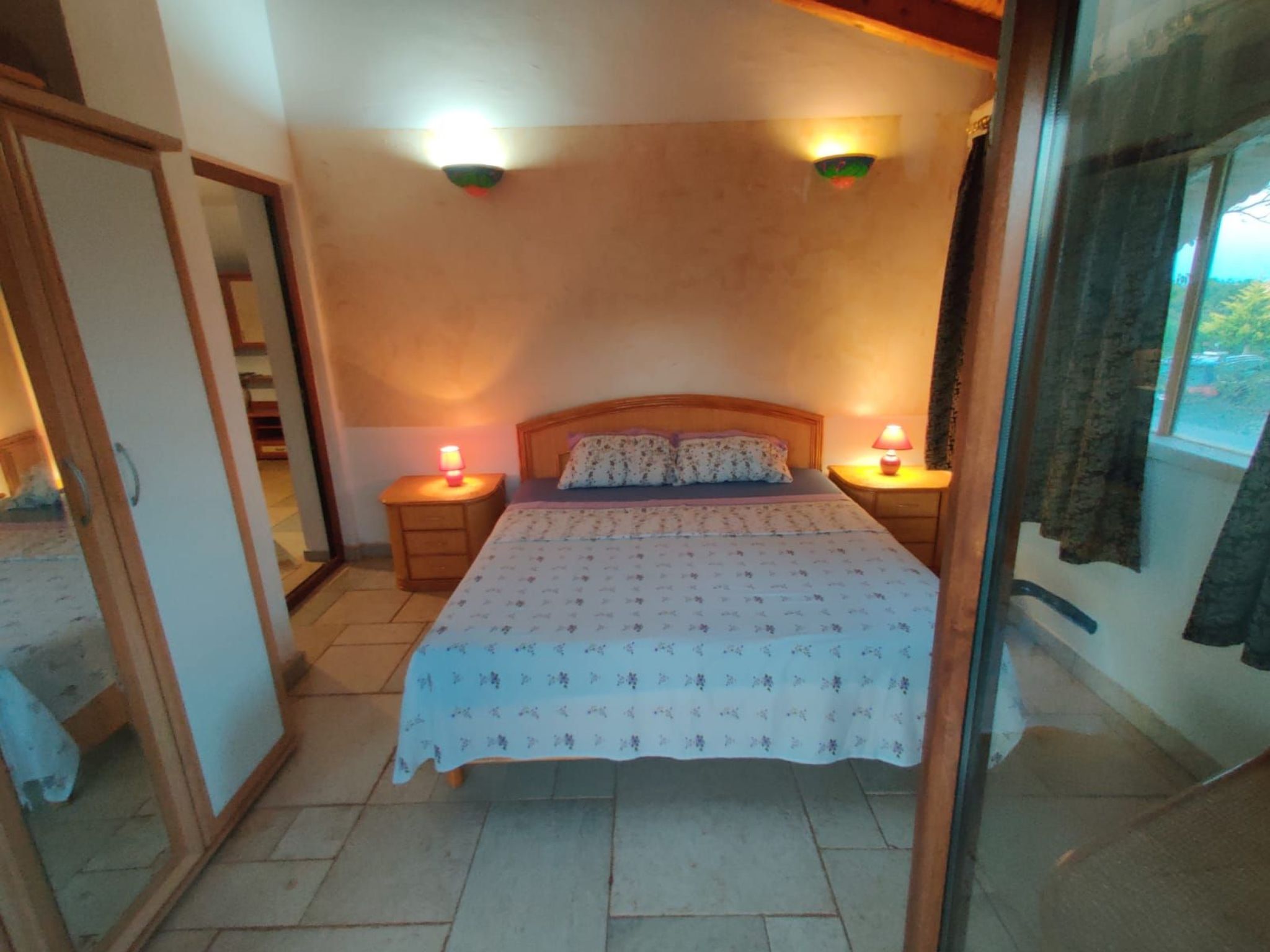 Photo of Steinhaus mit Pool im Natur