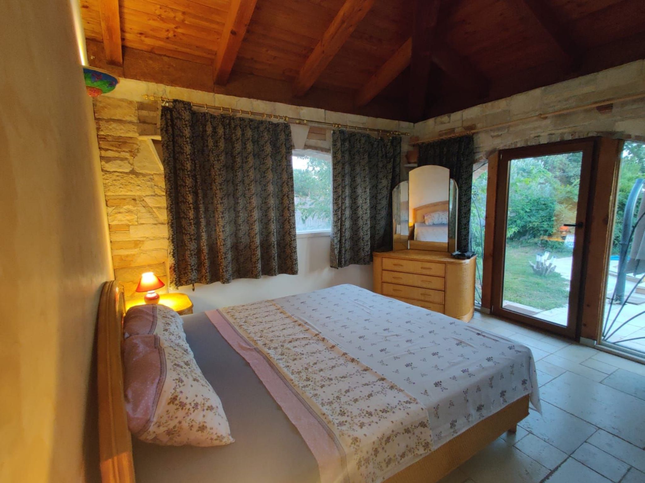 Photo of Steinhaus mit Pool im Natur