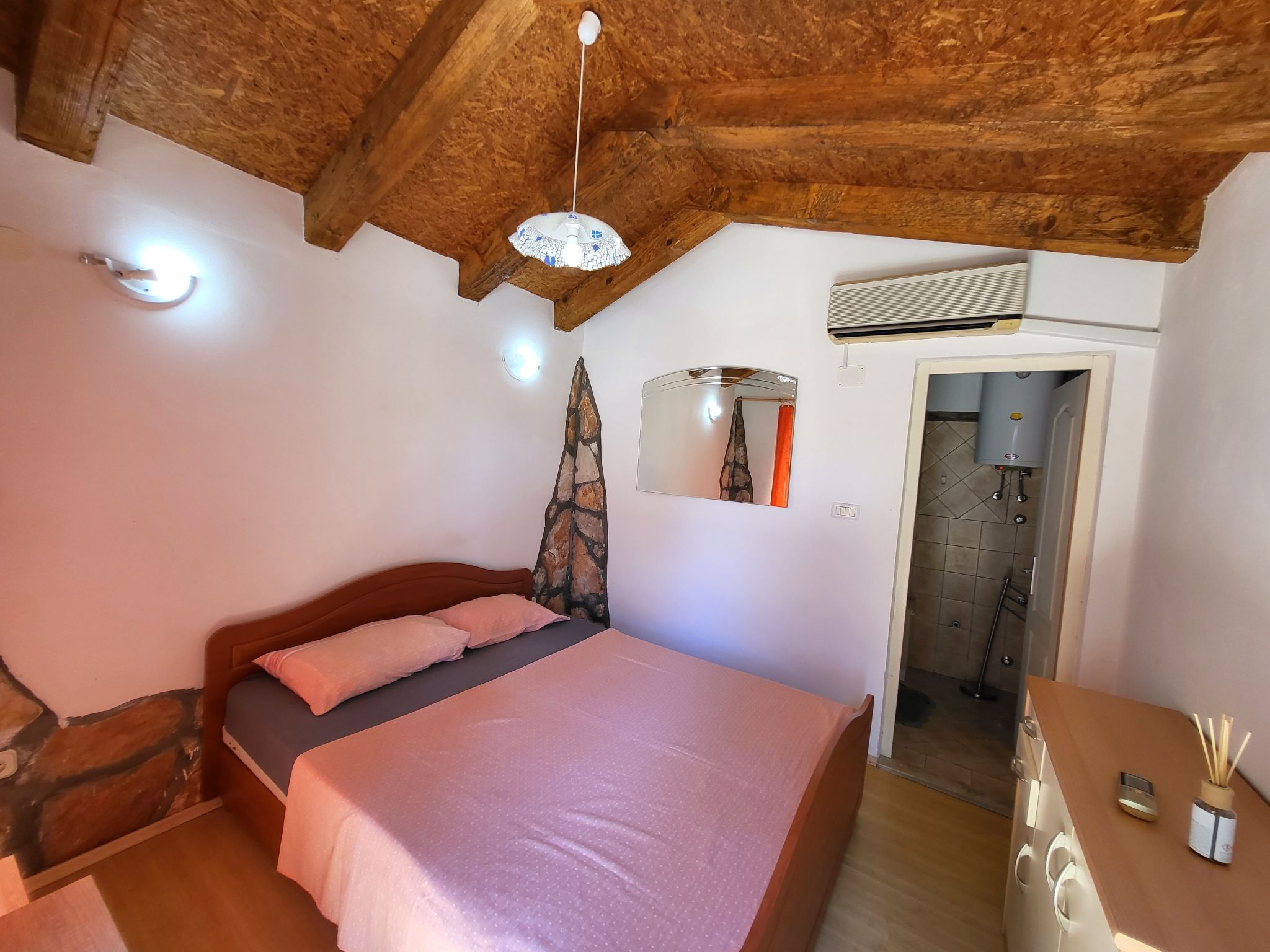 Photo of Steinhaus mit Pool im Natur