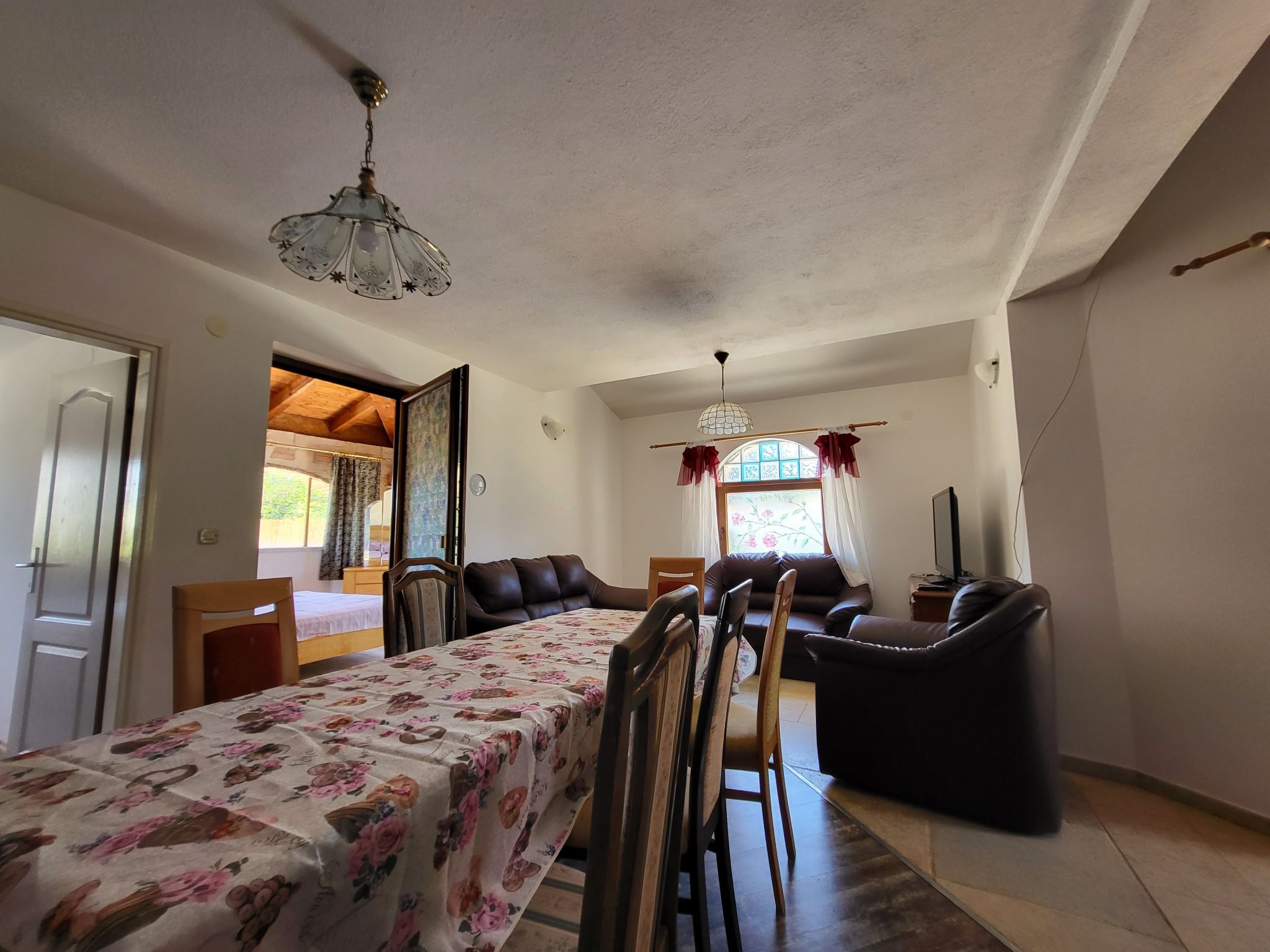 Photo of Steinhaus mit Pool im Natur