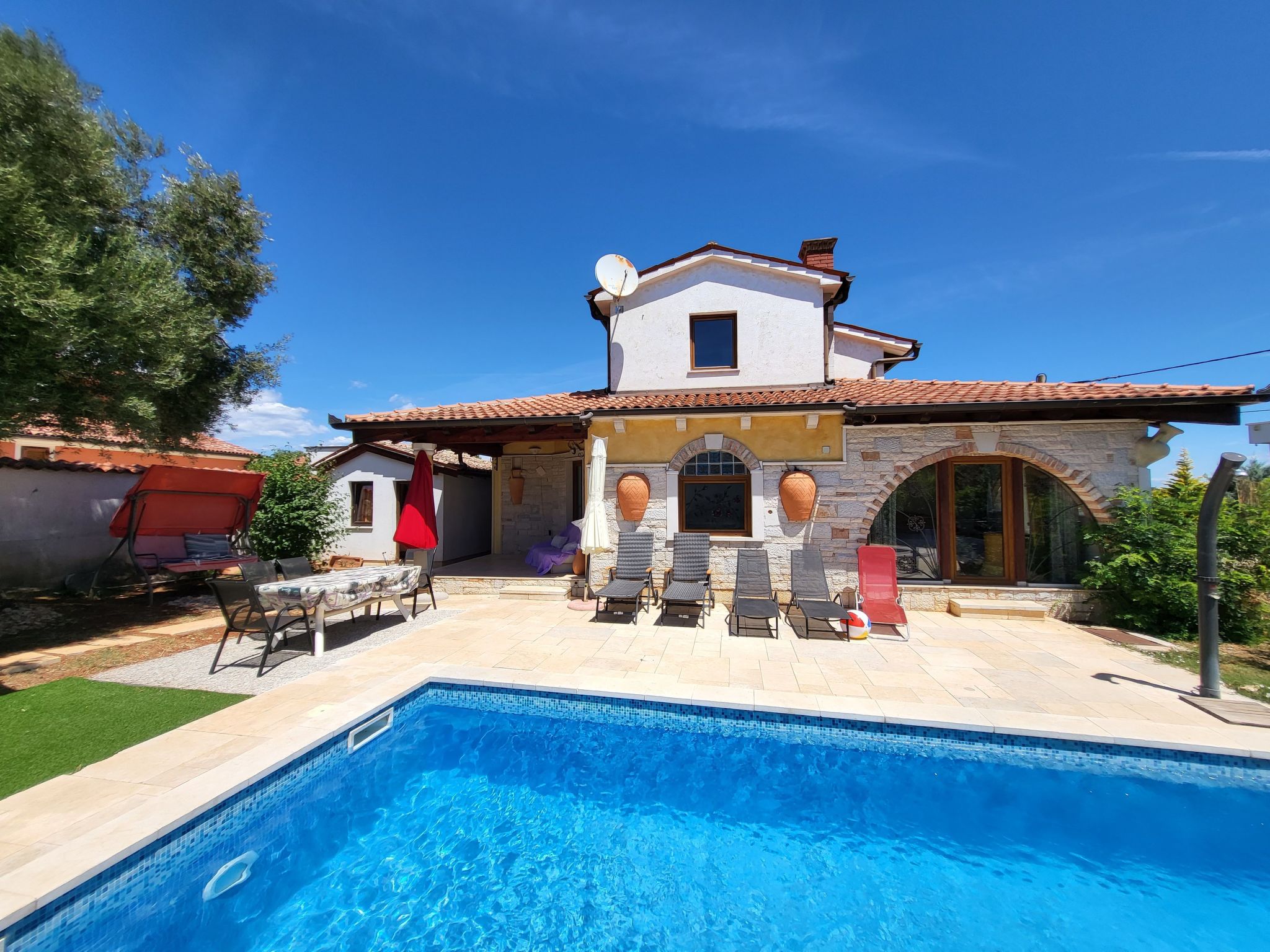 Haus mit Pool Villa in Liznjan