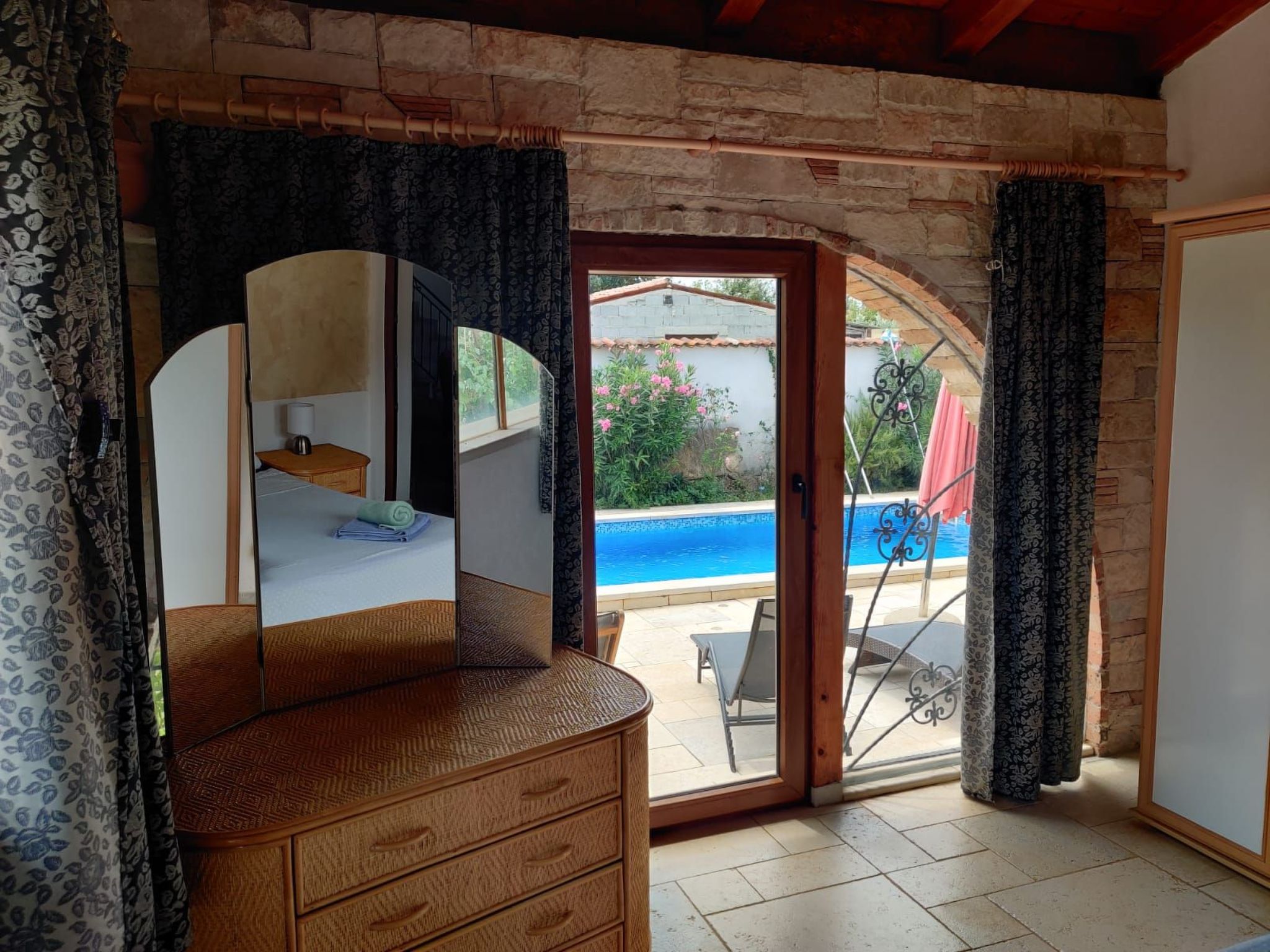 Haus mit Pool-Binnen