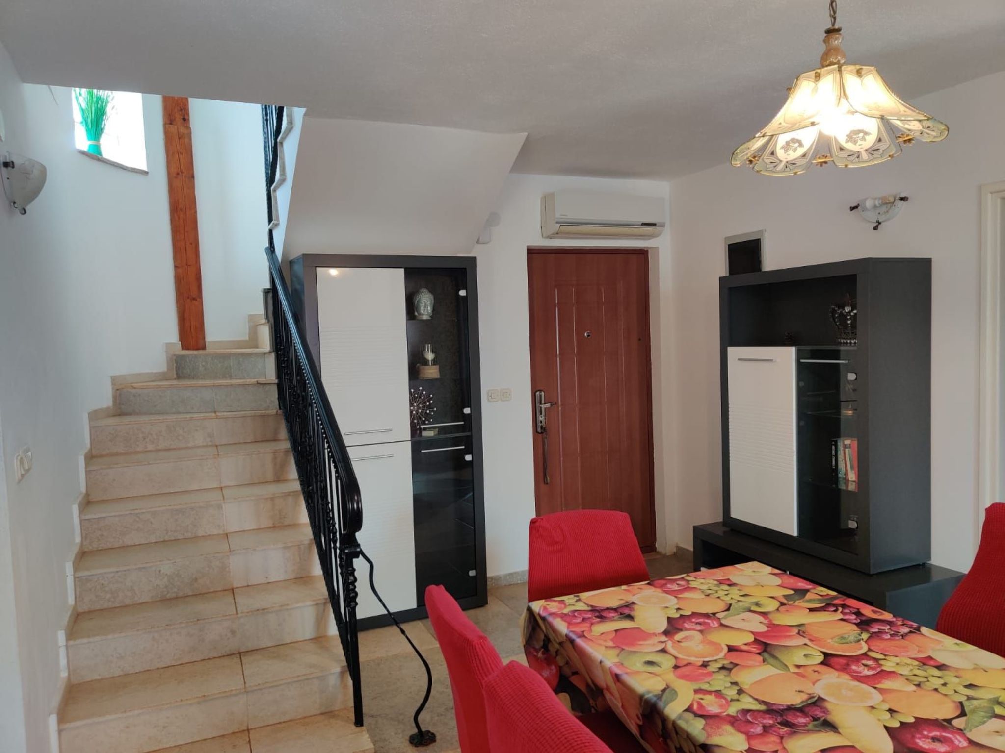 Haus mit Pool-Binnen