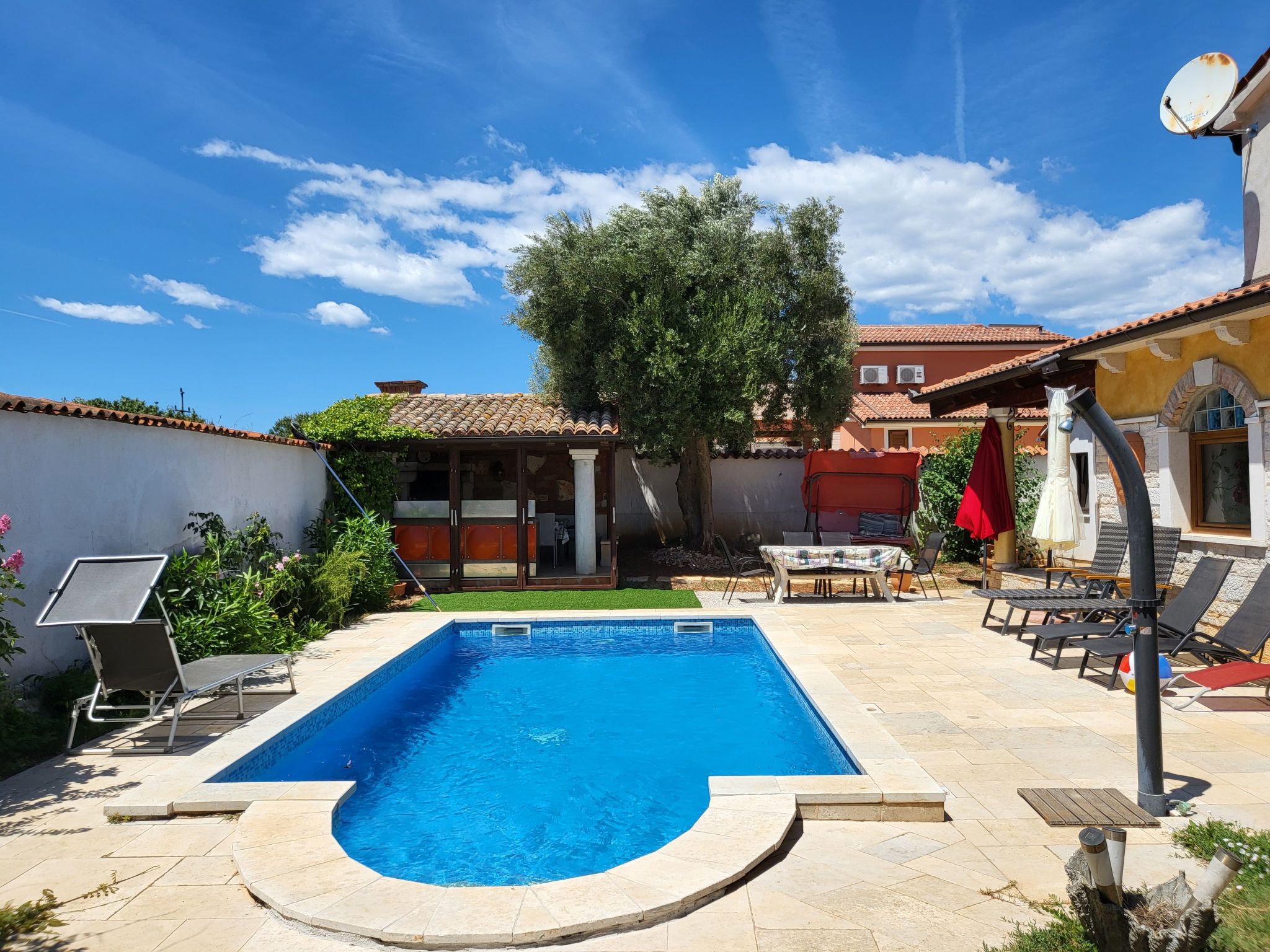 Haus mit Pool-Image-tags.info