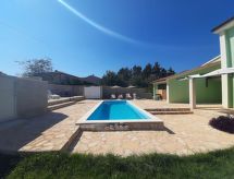 Villa Lokvanj: Ruim vakantiehuis met privézwembad bij Medulin - thumbnail 1
