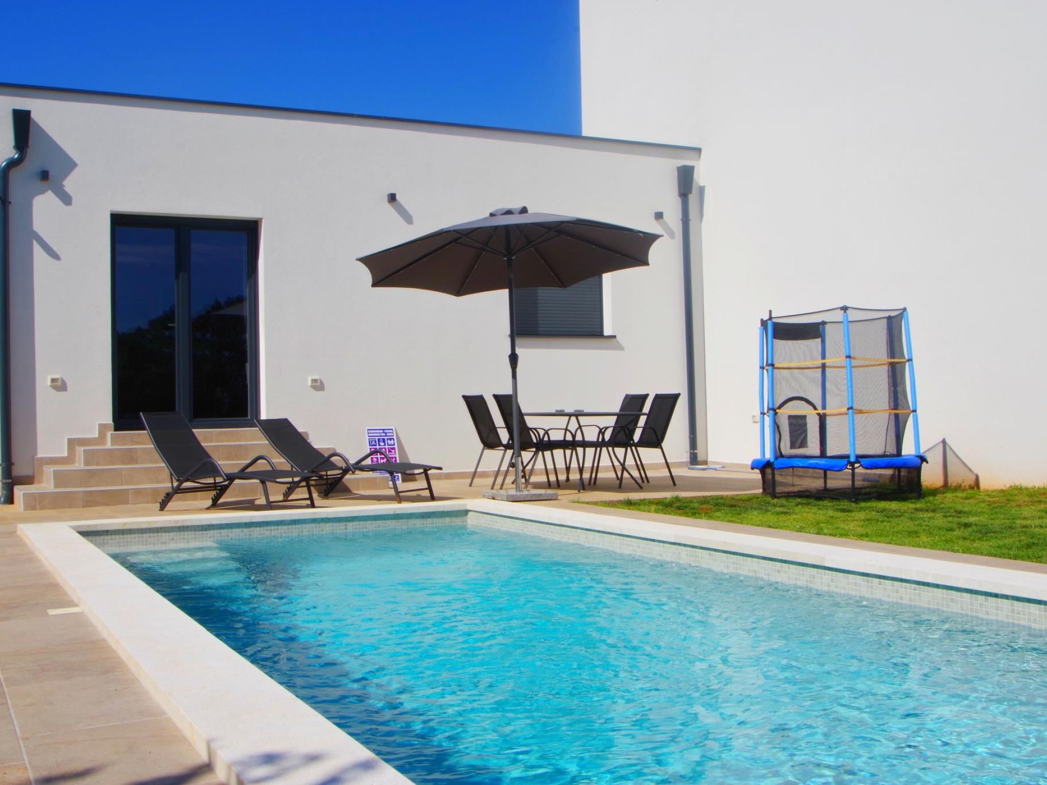 Vakantiehuis met omheinde tuin in Medulin/Liznjan (Kroatië) 1 hond is welkom