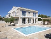 Villa Olivia: Luxe vrijstaande villa voor 11 personen nabij zee in Medulin - thumbnail 2