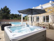 Villa Olivia: Luxe vrijstaande villa voor 11 personen nabij zee in Medulin - thumbnail 3