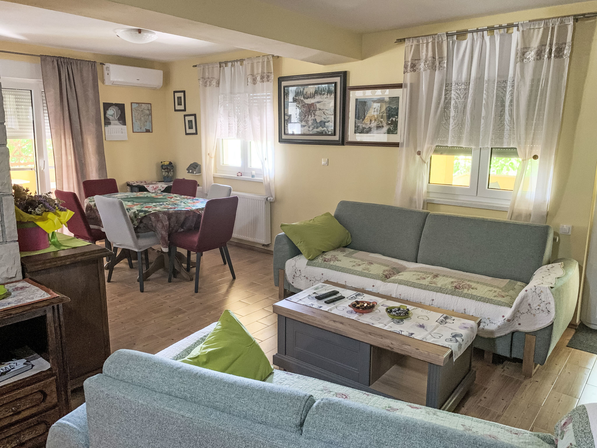 Große Ferienwohnung in Ližnjan mit Offenem Kamin