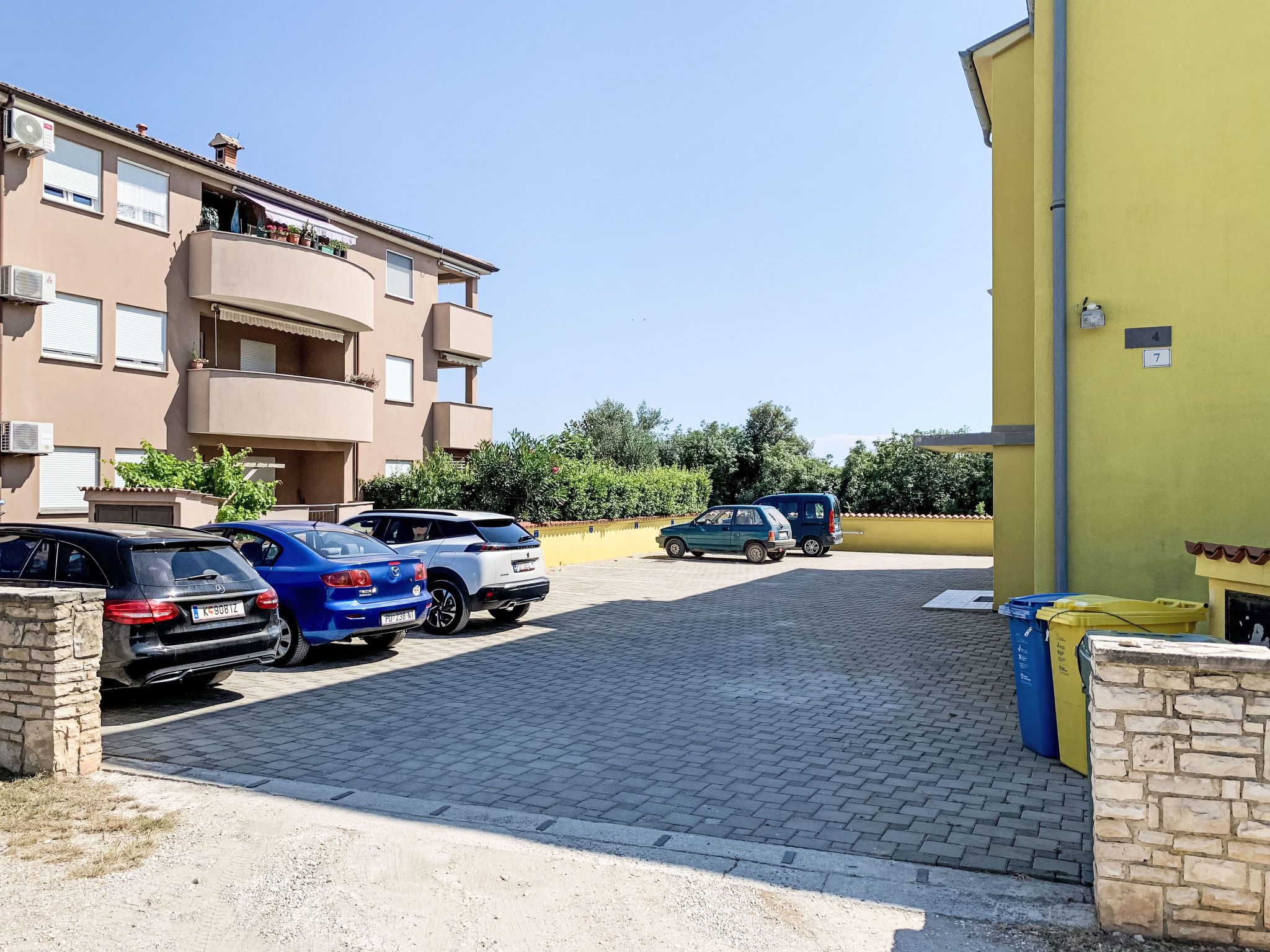 Große Ferienwohnung in Ližnjan mit Offenem Kamin - Buiten