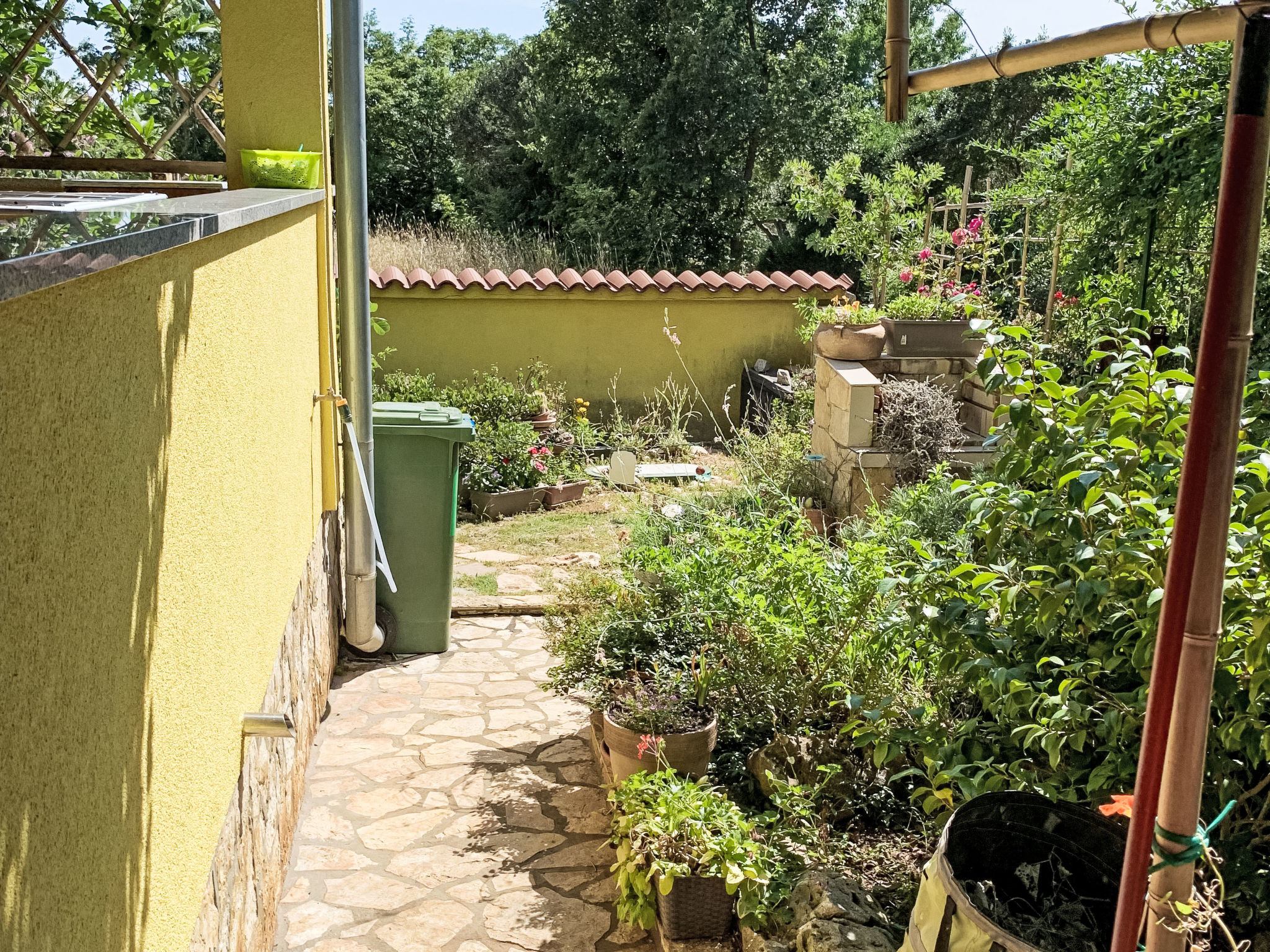 Große Ferienwohnung in Ližnjan mit Offenem Kamin - Buiten