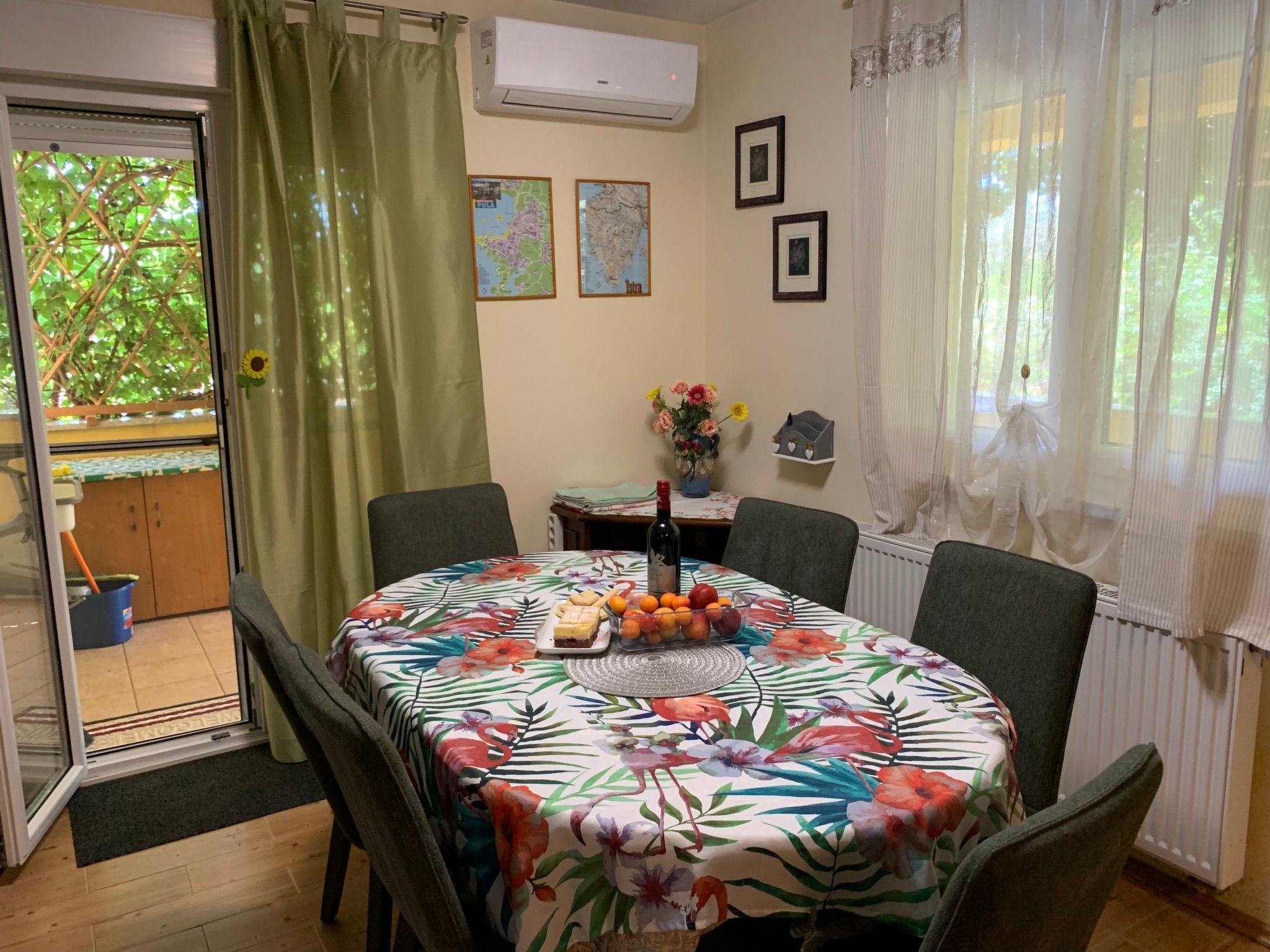 Photo of Große Ferienwohnung in Ližnjan mit Offenem Kamin