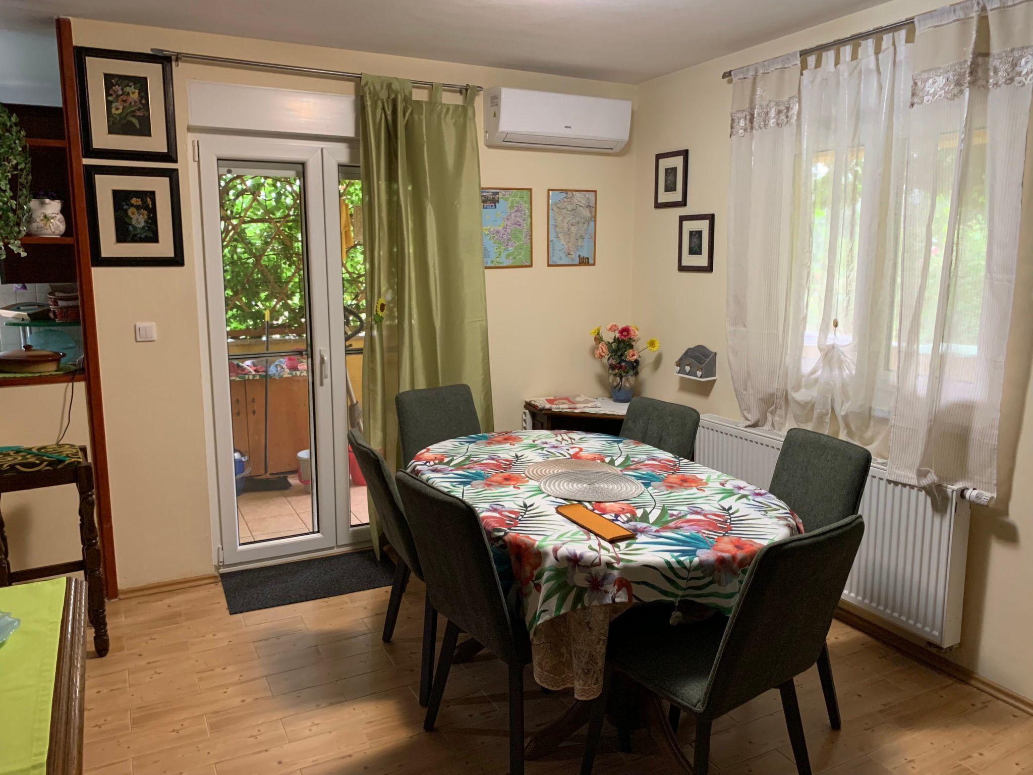 Photo of Große Ferienwohnung in Ližnjan mit Offenem Kamin