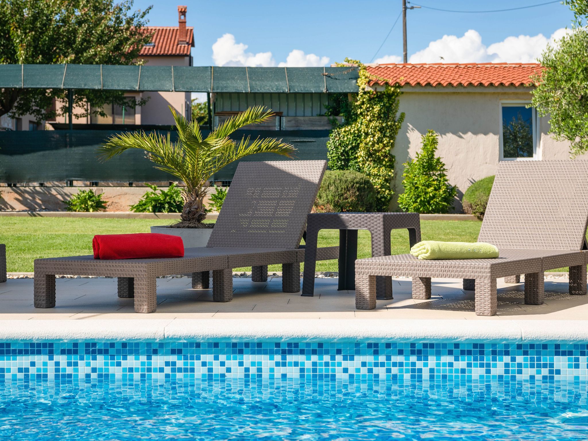 Schöne Villa in ruhiger Stadt mit Pool und BBQ - Image-tags.info