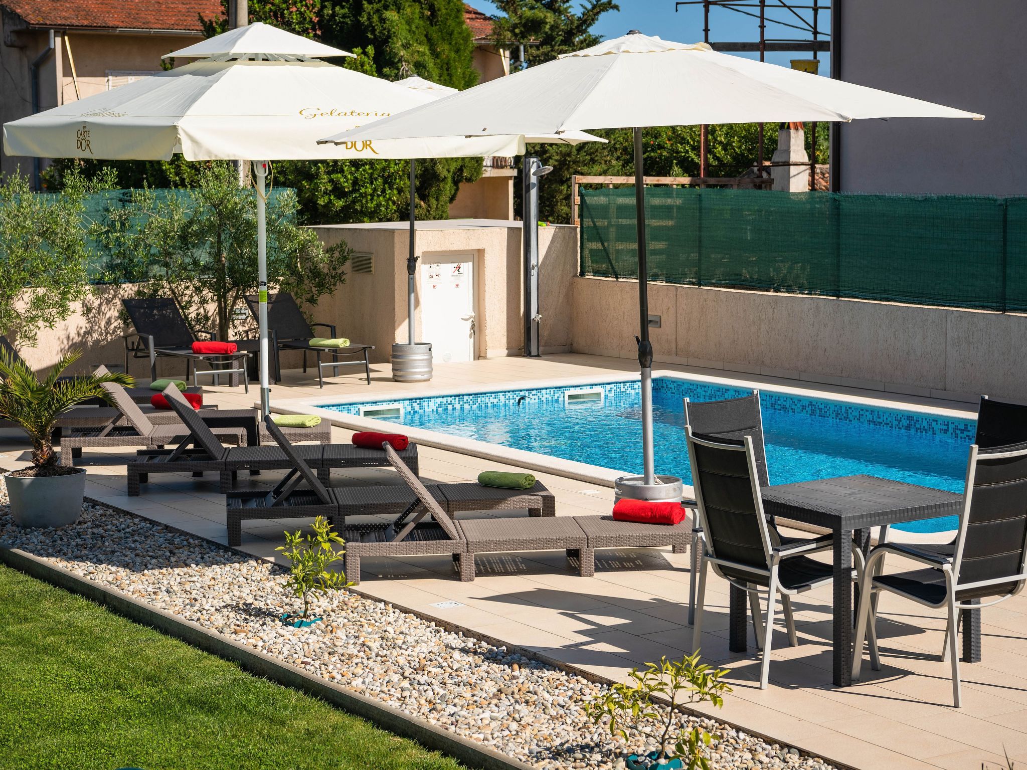 Schöne Villa in ruhiger Stadt mit Pool und BBQ - Image-tags.info