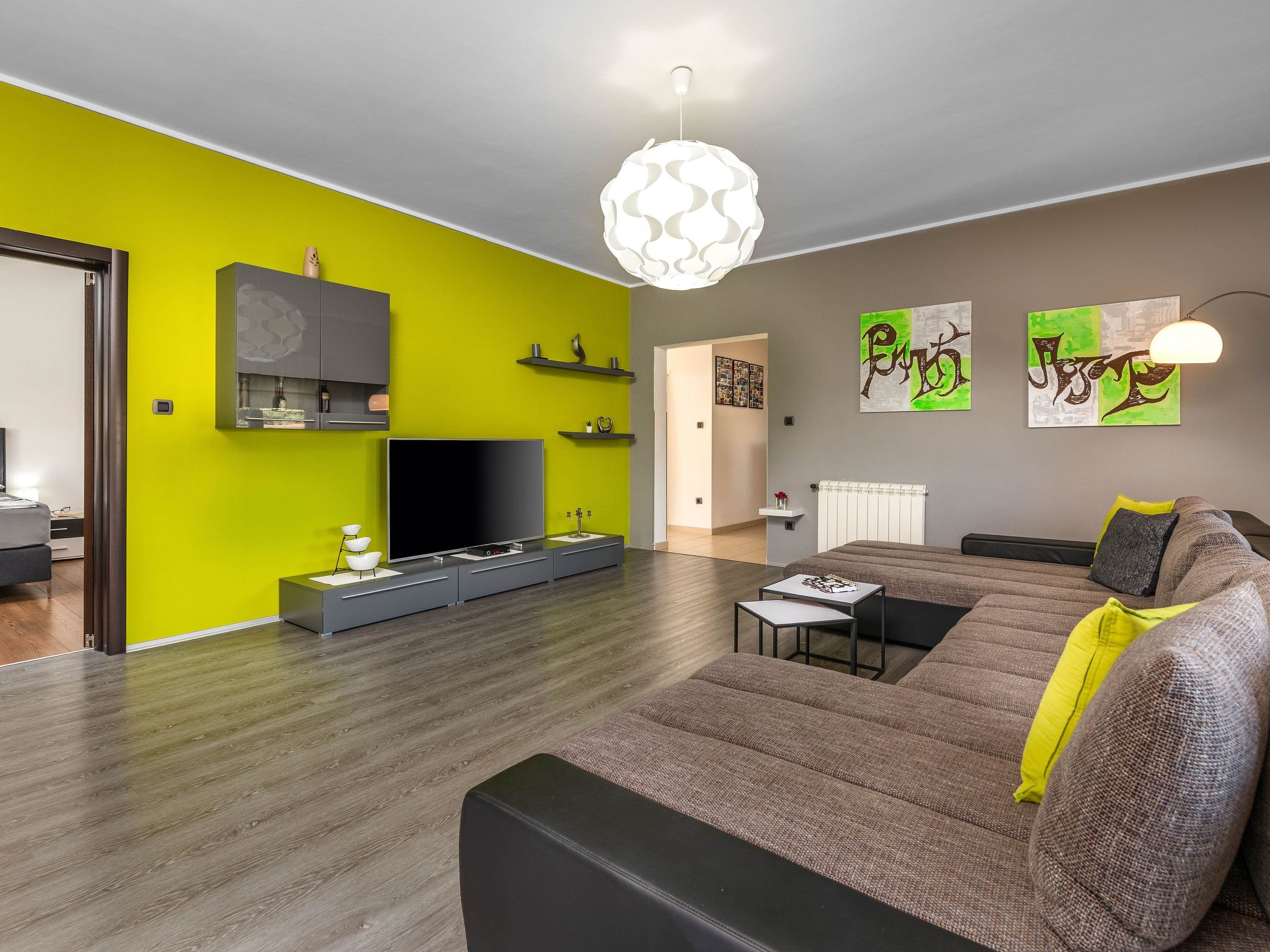 Schöne Villa in ruhiger Stadt mit Pool und BBQ - Image-tags.info