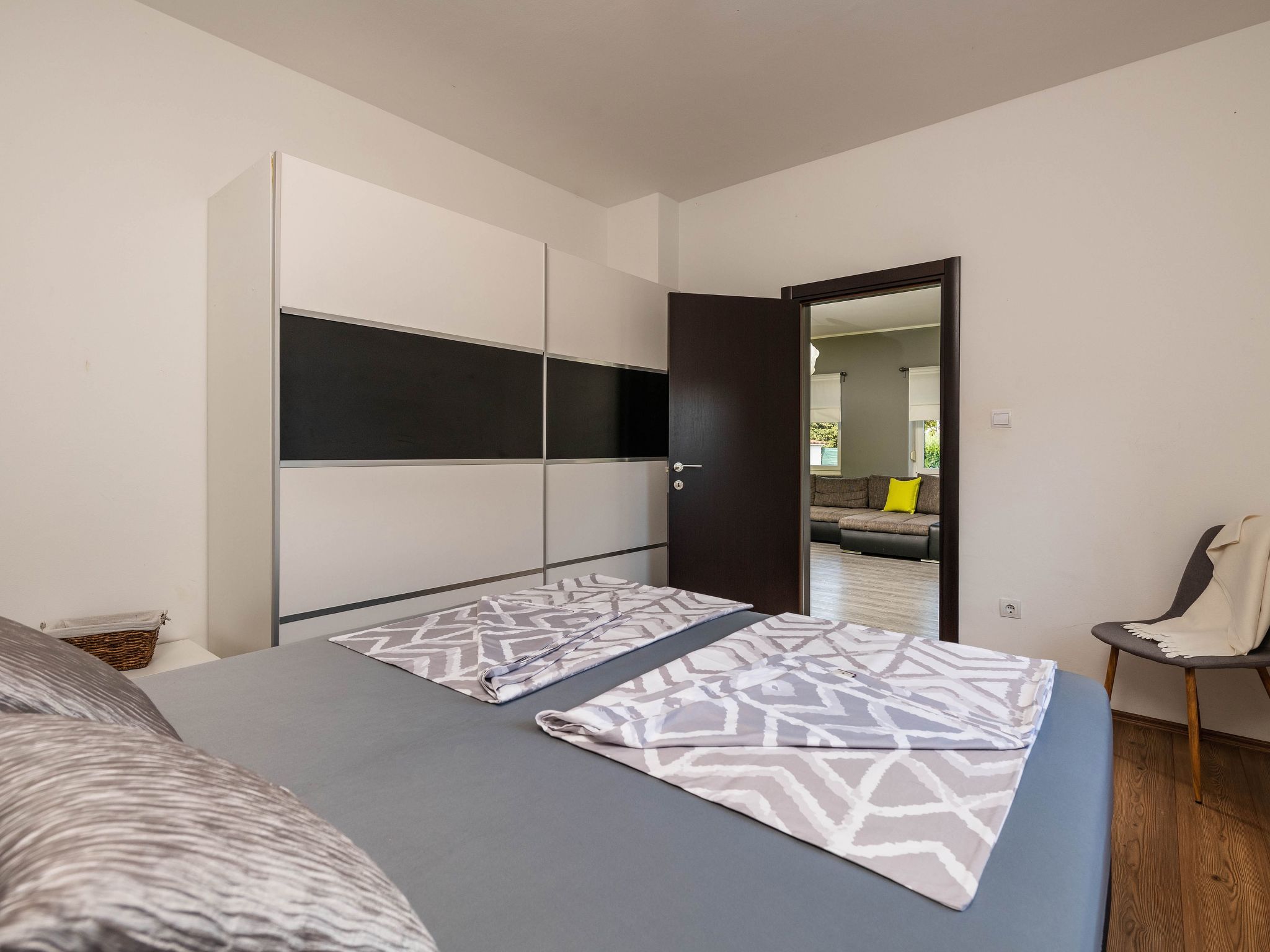 Schöne Villa in ruhiger Stadt mit Pool und BBQ - Image-tags.info