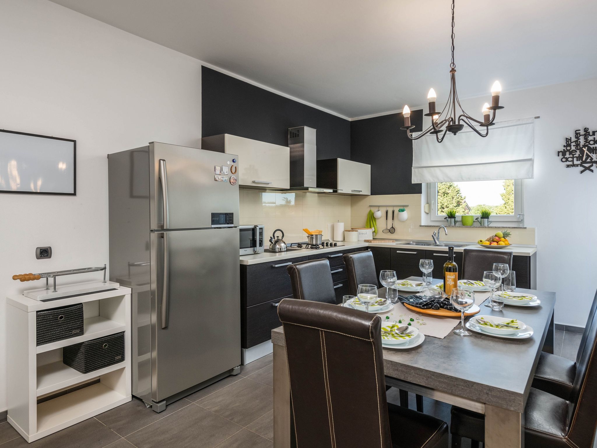Schöne Villa in ruhiger Stadt mit Pool und BBQ - Image-tags.info